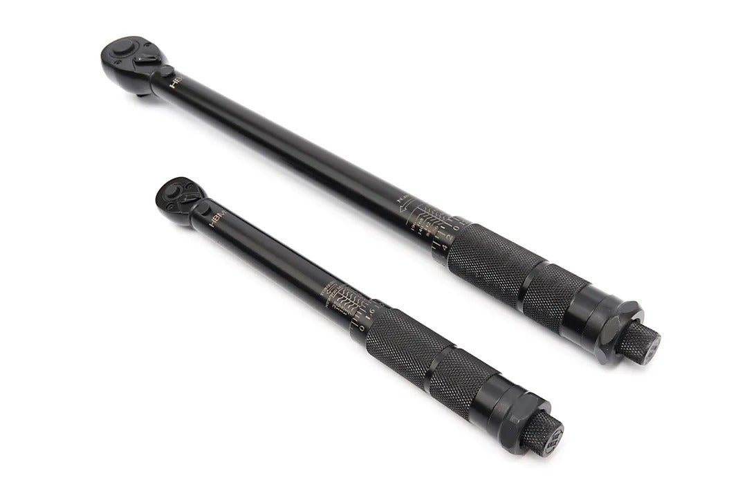 NYOMATÉKKULCS KÉSZLET HBM 5 DB 1/4" (5-25 NM) ÉS 1/2" (2-210 NM) HOSSZABBÍTÓVAL 125 MM ÉS ADAPTERREL