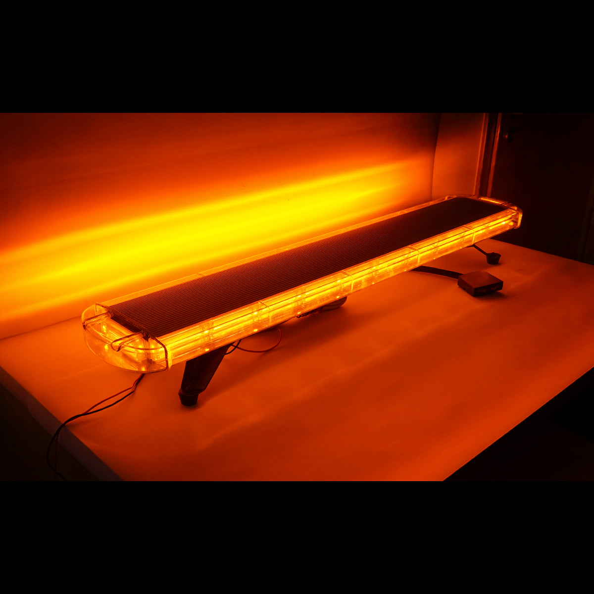 Fényhíd, villogó lámpasor, 12V, 22 db sárga fényű modul, méret: 1180x210x64 mm, Breckner Germany