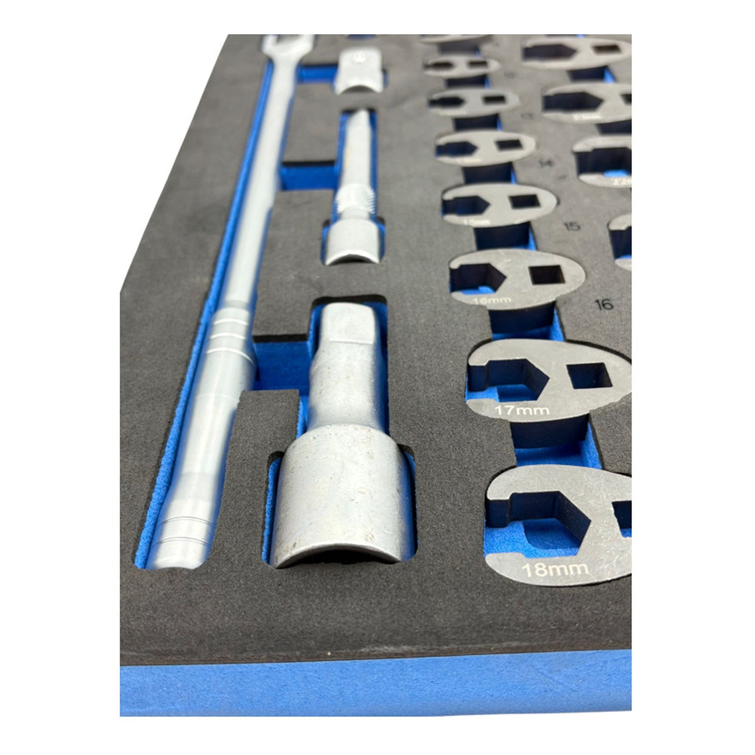 FÉKCSŐ ÉS ÜZEMANYAG KULCS KÉSZLET HAJTÓSZÁRRAL ÉS SZERSZÁMOS MODULLAL 32 DB