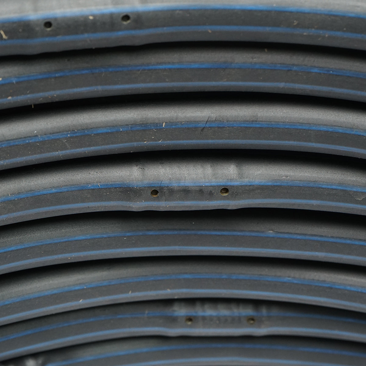 Csepegtetőcső, D16 mm, 30 cm osztás, 4 l/h, 100 m tekercs, öntözőrendszerekhez