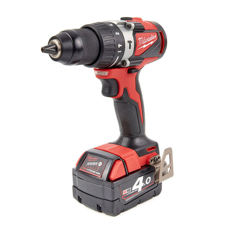 FÚRÓ - CSAVAROZÓ 2 AKKUMULÁTORRAL 82NM 18V 4.0AH MILWAUKEE
