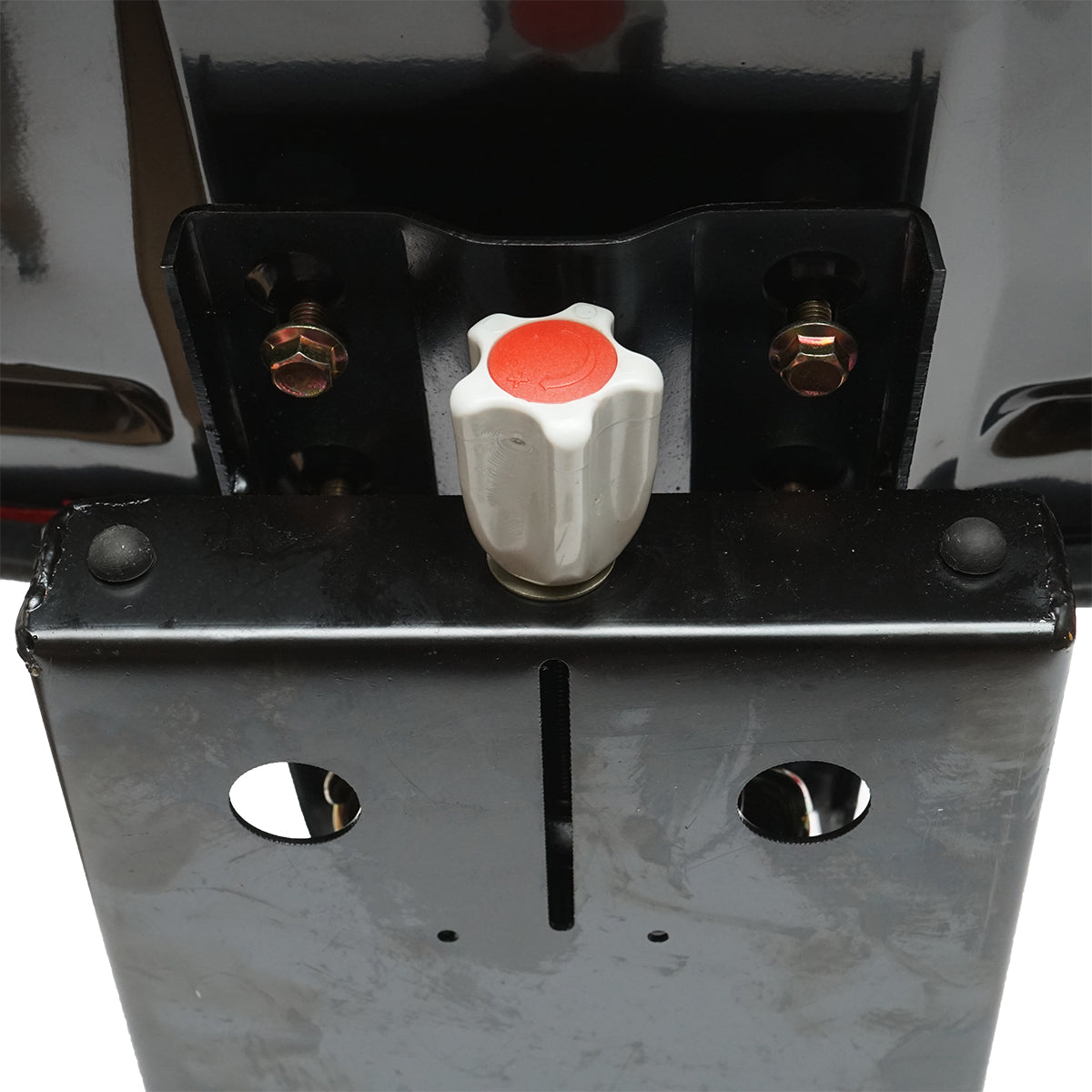 Piros traktorülés, háromirányú állítással és lengéscsillapítóval, UTB U-445 és U-650 típushoz