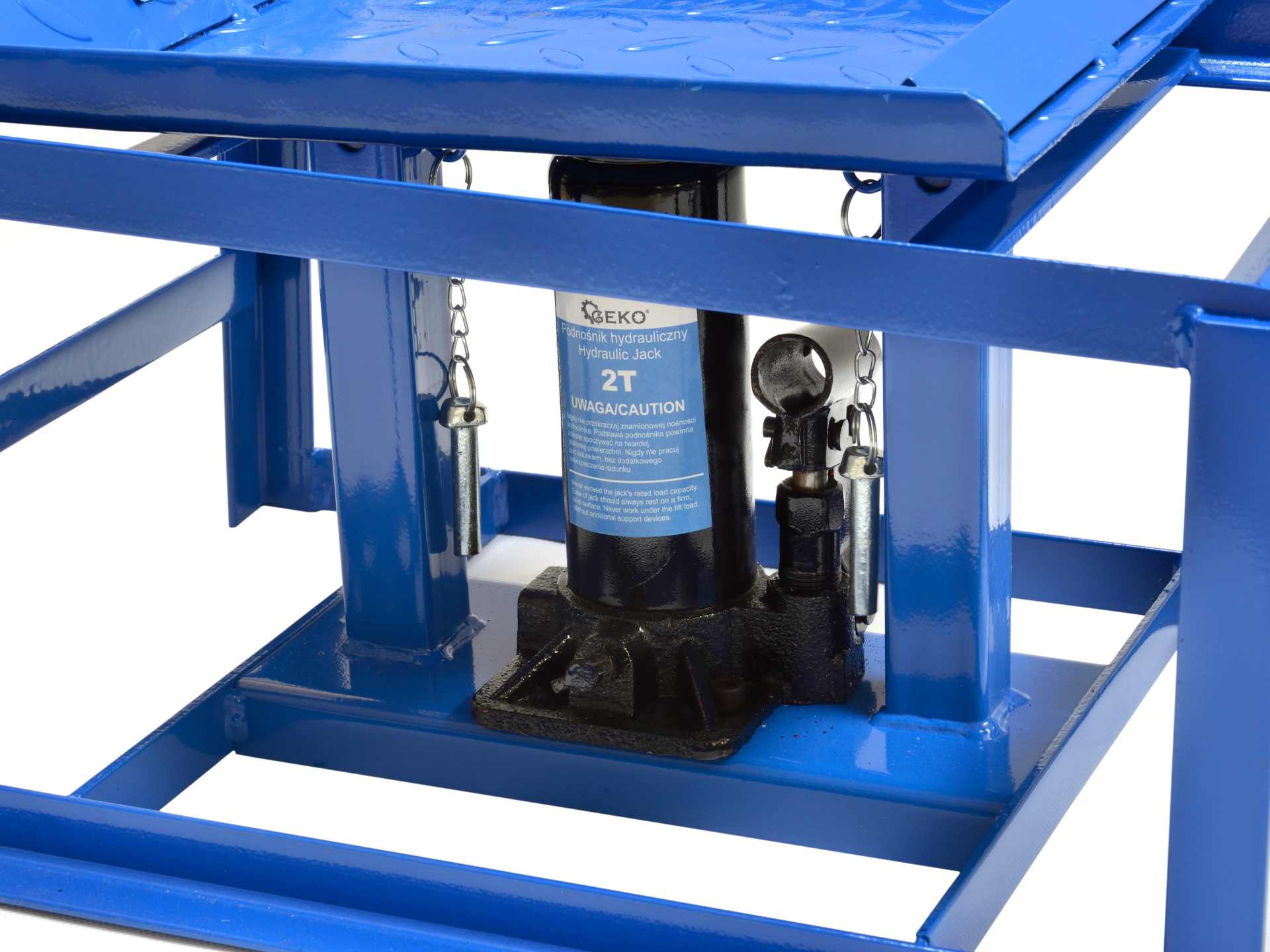 RÁMPA HIDRAULIKUS EMELŐVEL 2 T GEKO