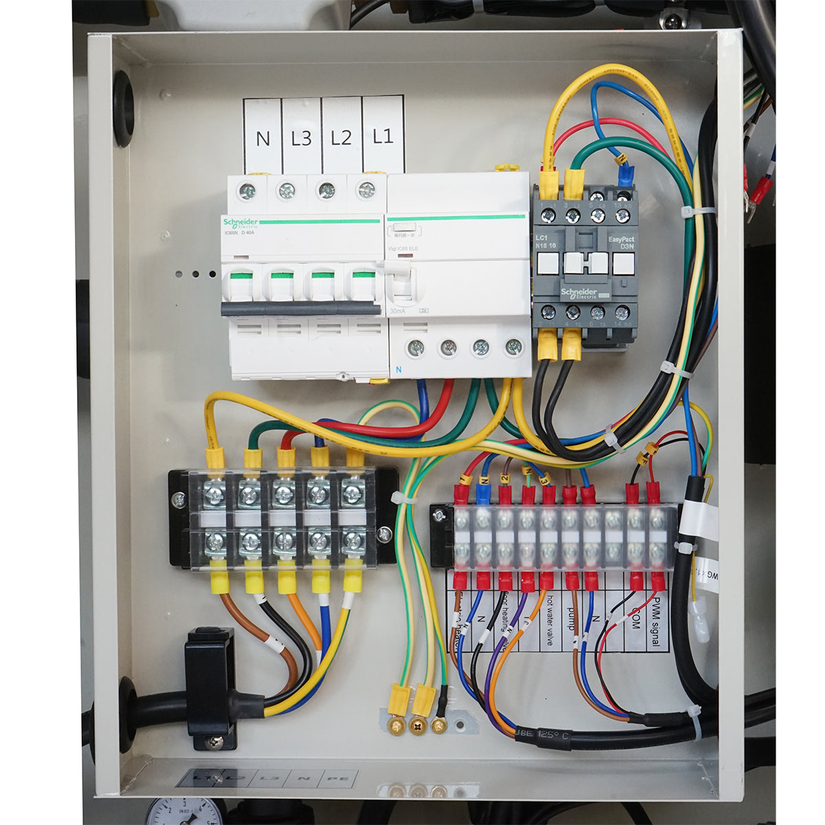 Monoblokkos levegő-víz hőszivattyú, 28 kW, 380V, telepítési készlettel, SPRSUN