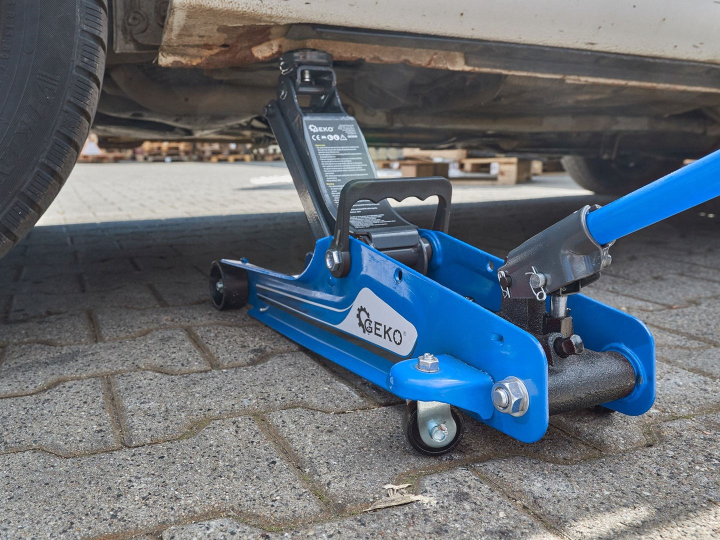 HIDRAULIKUS ALACSONY KROKODIL EMELŐ 2.5T GEKO