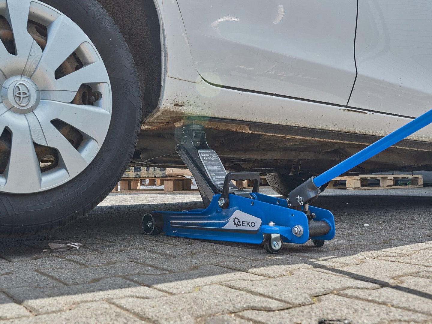 HIDRAULIKUS ALACSONY KROKODIL EMELŐ 2.5T GEKO