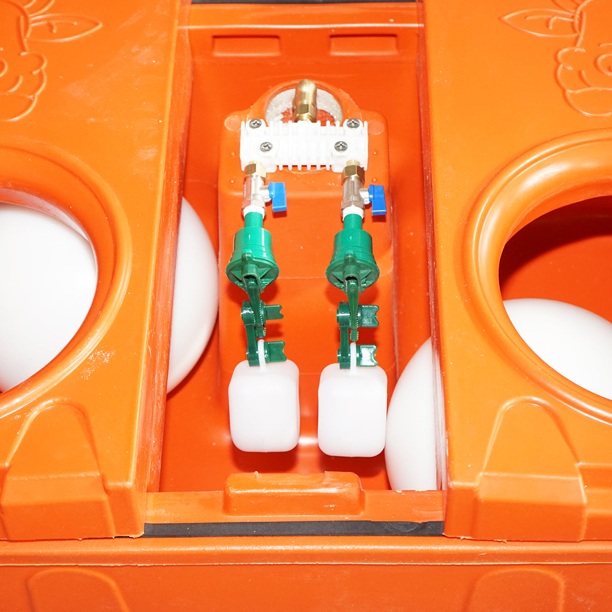 Fagyásgátló itató golyóval tehenek számára 80L 60x100x45cm Breckner Germany