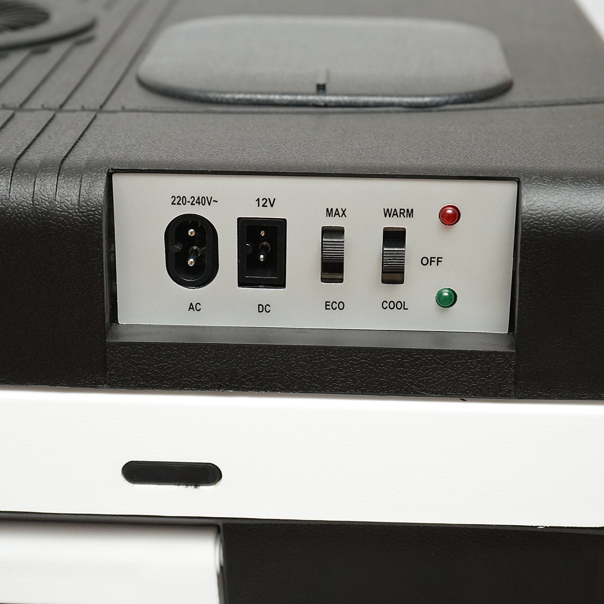 Termoelektromos hűtő 50L kapacitás 12V-os tápfeszültség 48W 220V adapterrel Breckner Germany