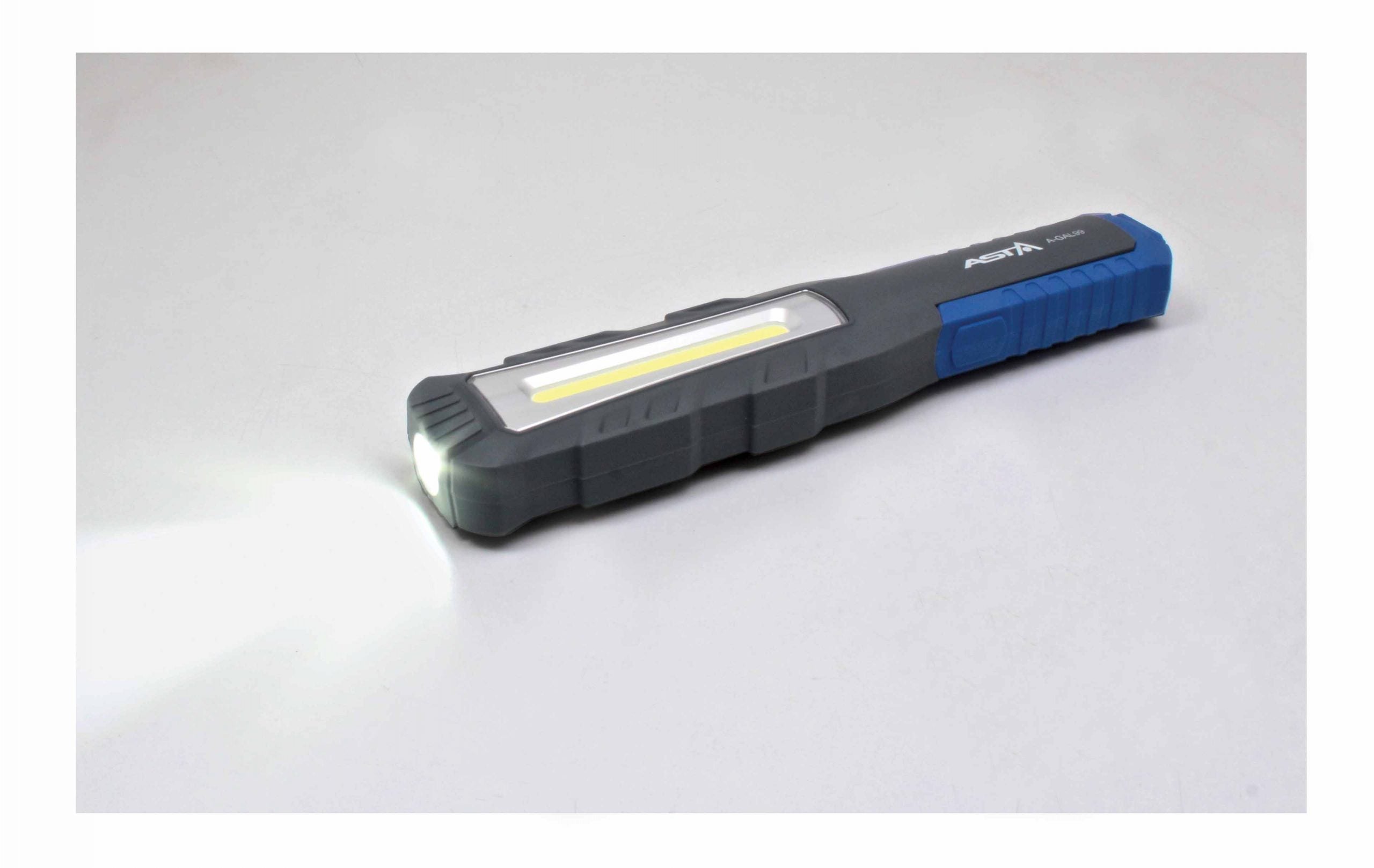 AKKUMULÁTOROS LED COB LÁMPA 800 LUMENI ASTA