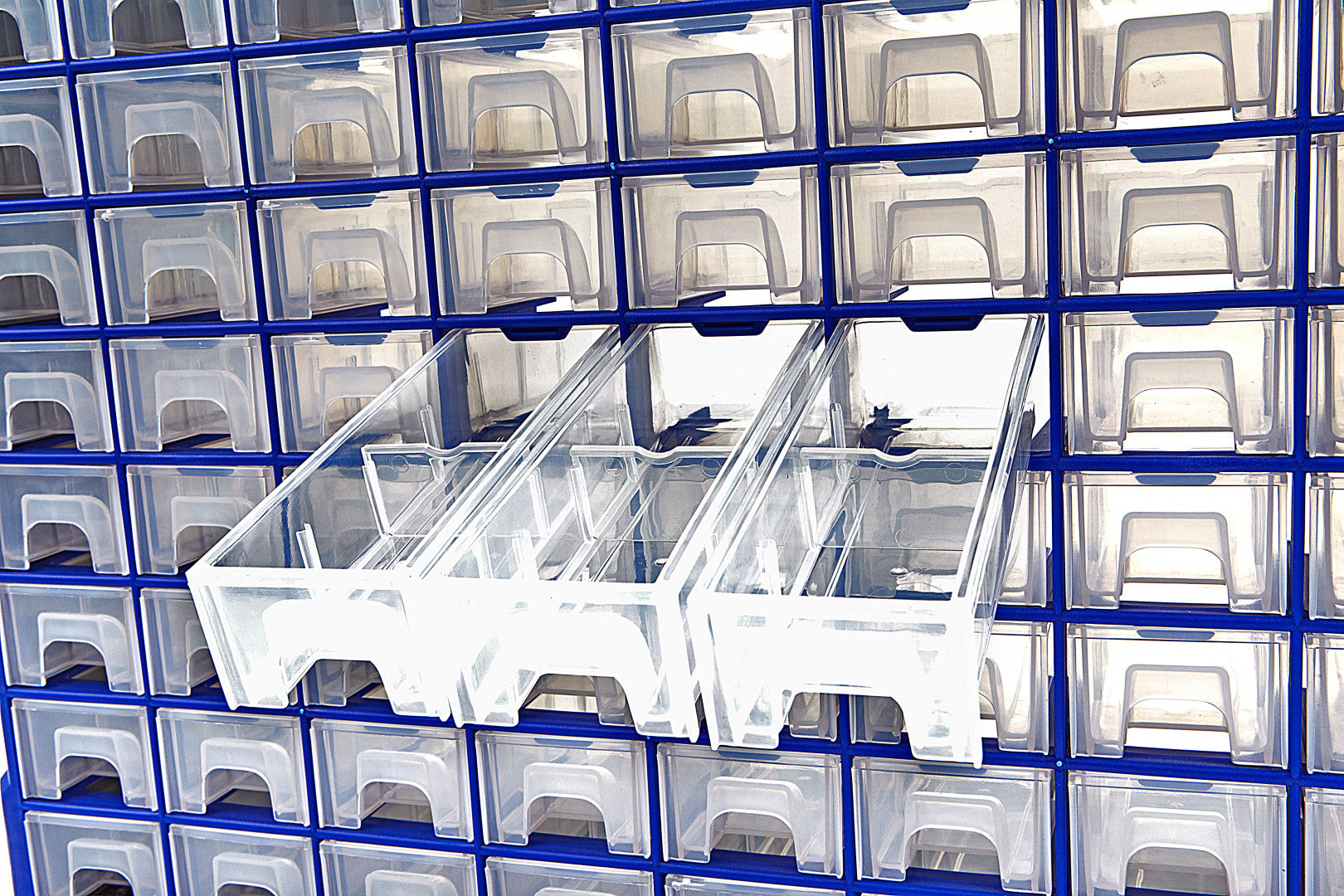 ALKATRÉSZ TÁROLÓ DOBOZ 38 REKESSZEL