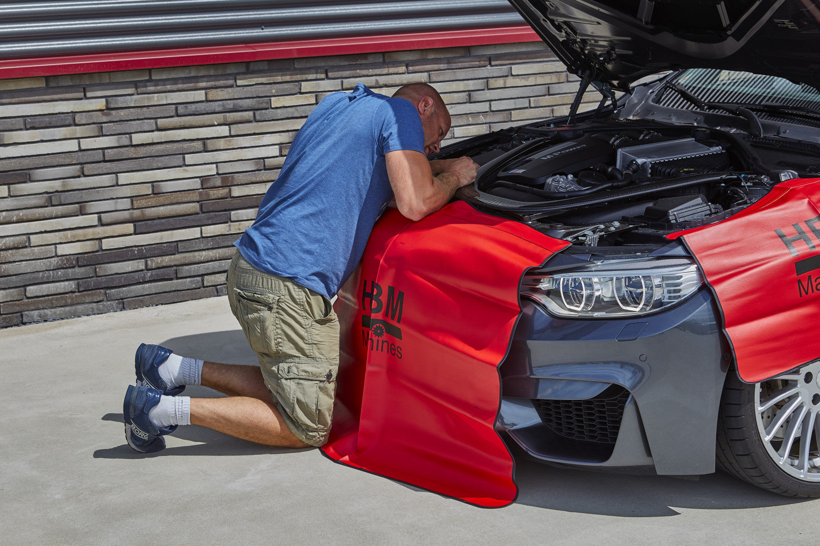 MOTORHÁZTETŐ VÉDŐ HUZAT MÁGNESES SZALAGGAL 120 X 100 CM