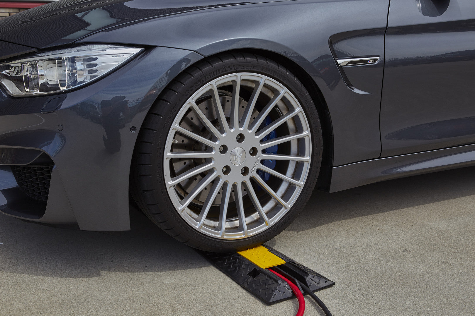 SEBESSÉGKORLÁTOZÓ KÁBELVEZETŐ PADLÓHÍD 100 CM, HBM MACHINES PREMIUM, HOLLANDIA - ELEKTROMOS KÁBEL VÉDELEM