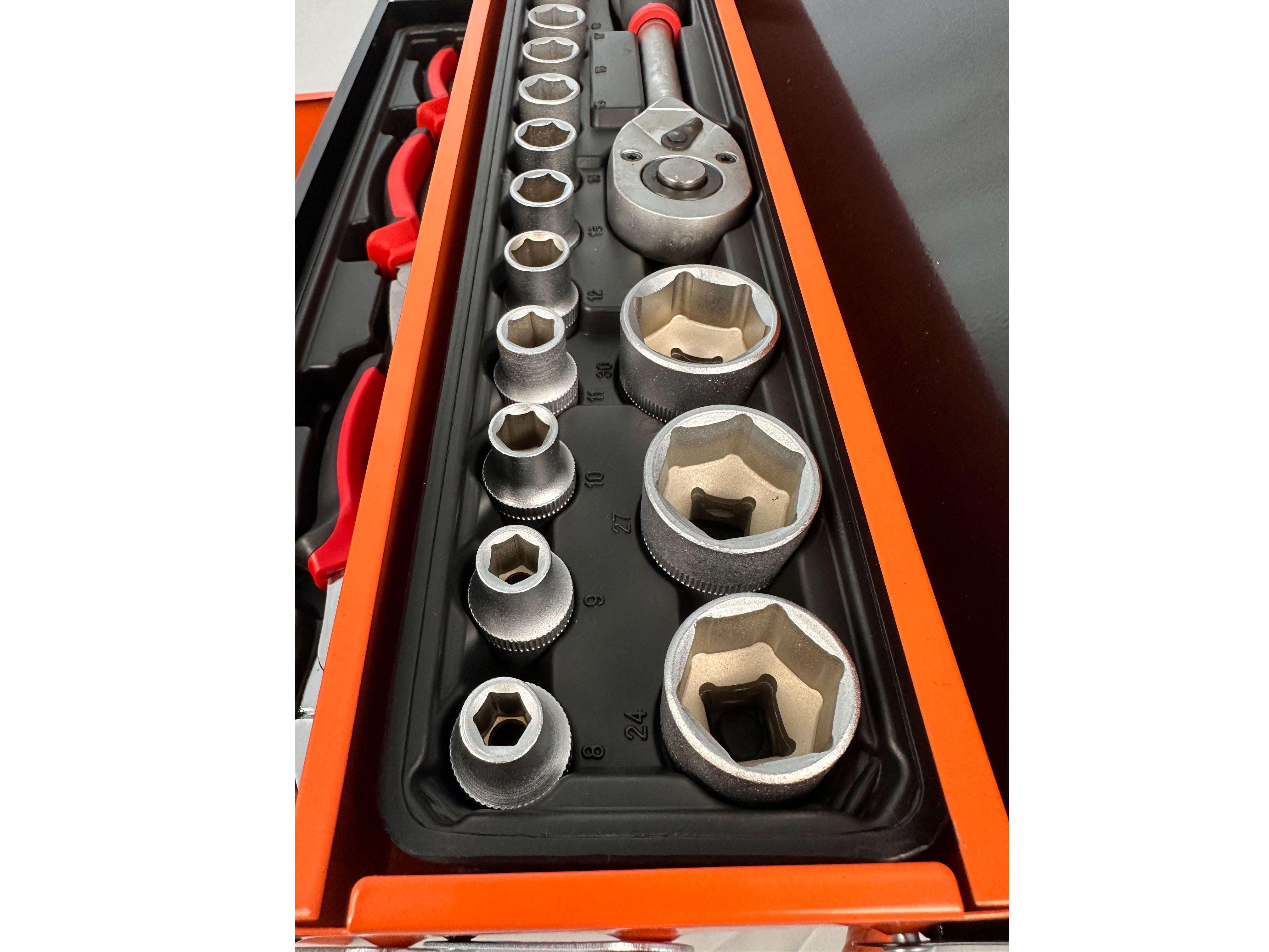 FÉM FELSZERELT SZERSZÁMOS LÁDA 85 DB GEBO TOOLS