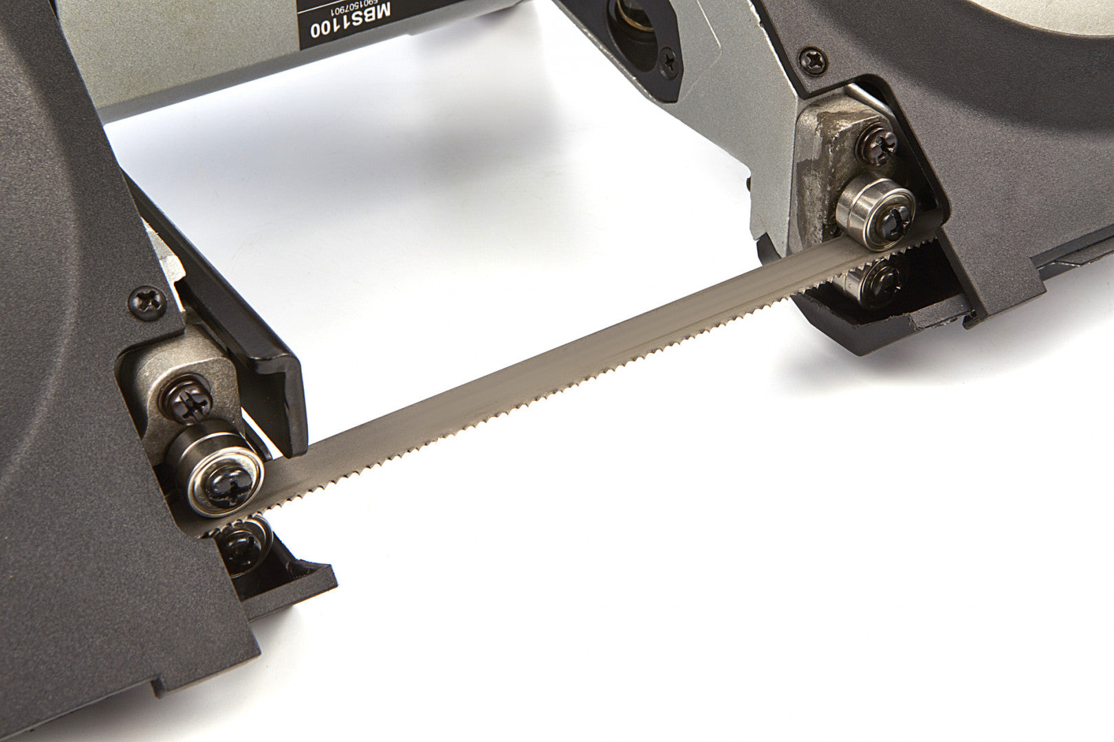 SZALAGOS HORDOZHATÓ FÉMFŰRÉSZ