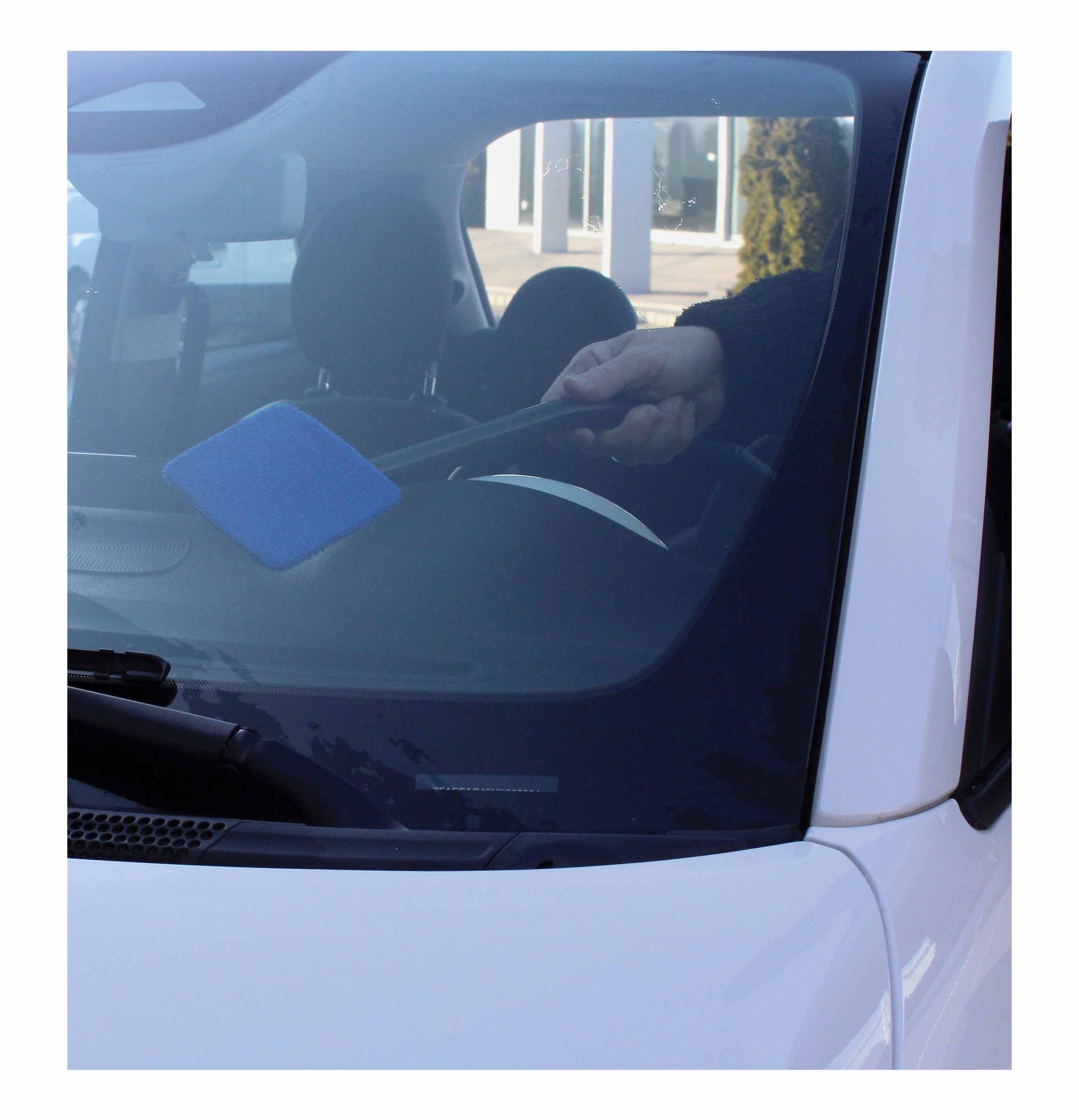 MIKROSZÁLAS SZÉLVÉDŐ TISZTÍTÓ ERGONOMIKUS NYÉLLEL