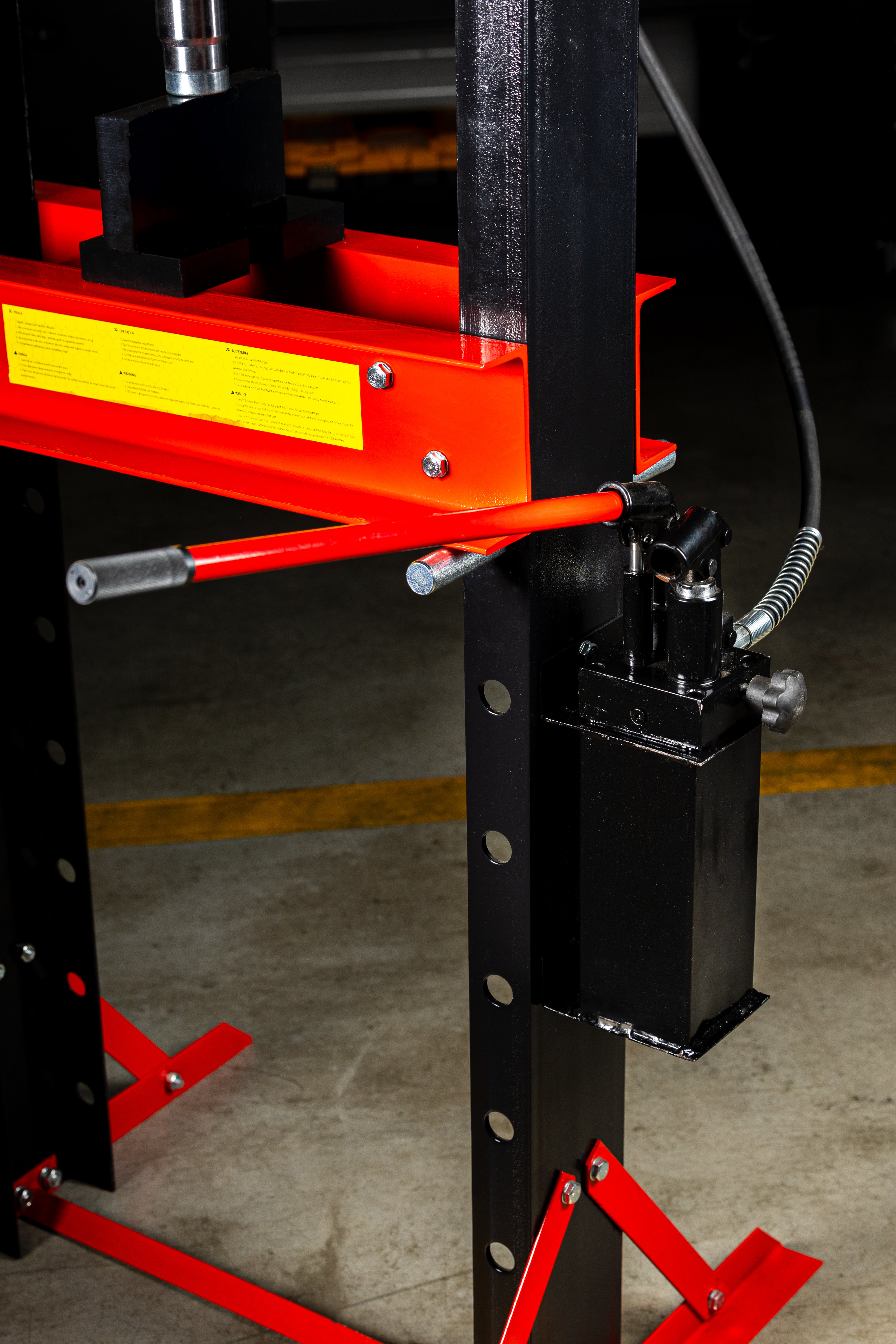 HIDRAULIKUS PRÉS 30T DUPLA PUMPÁVAL REDATS