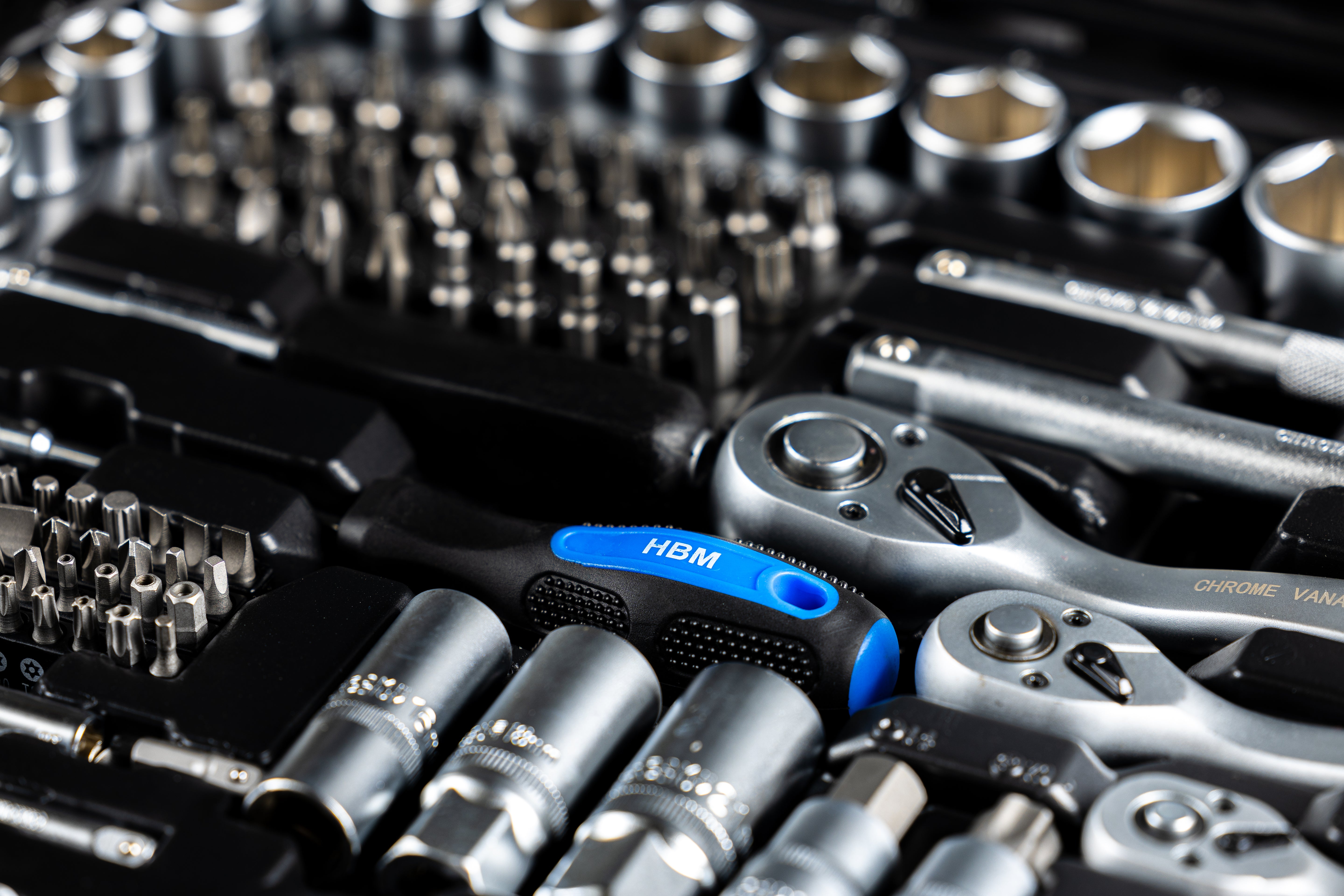 SZERSZÁM KÉSZLET 216 DB HBM