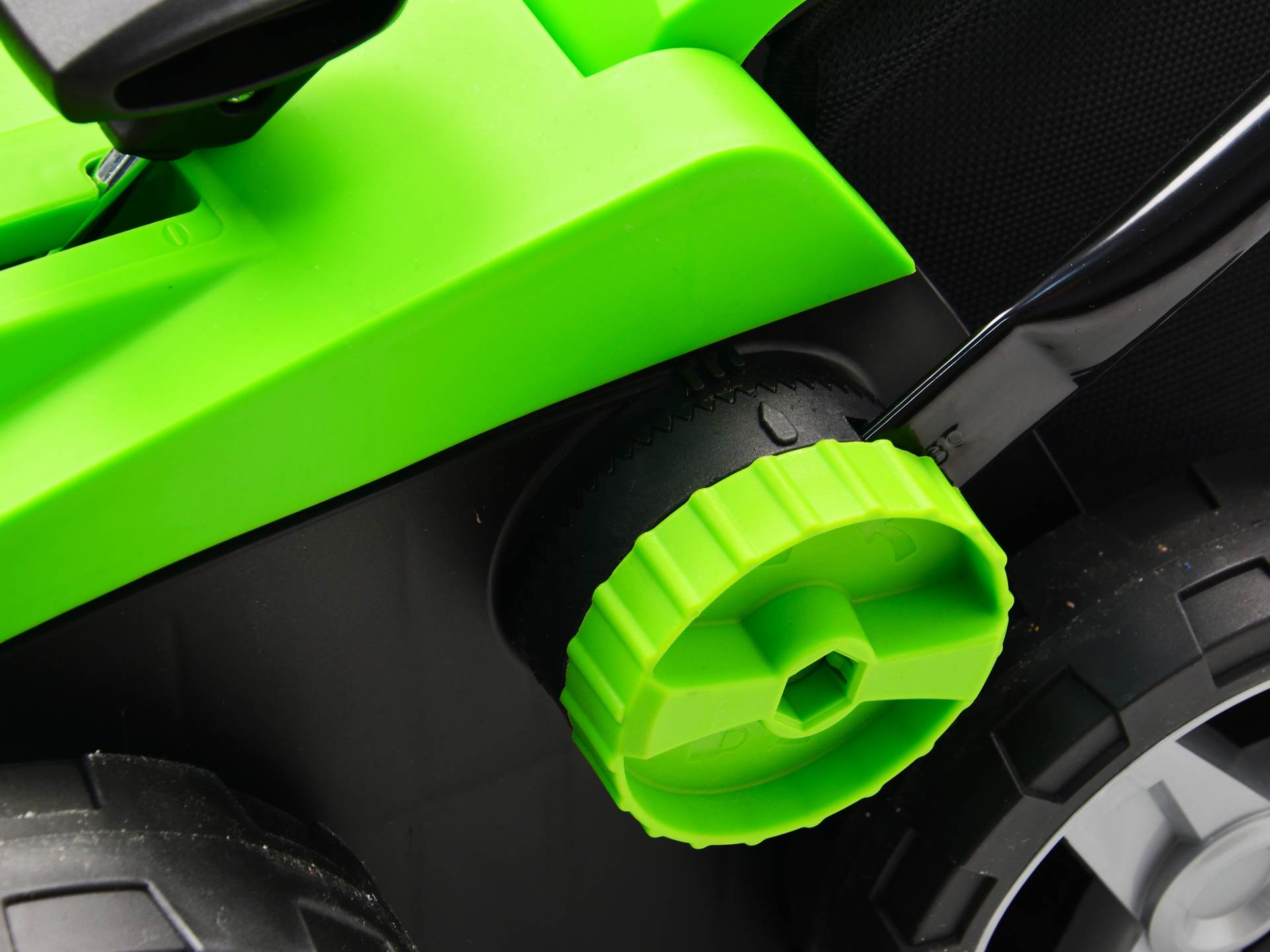 ELEKTROMOS GYEPSZELLŐZTETŐ 2 AZ 1-BEN 45 L 230 V