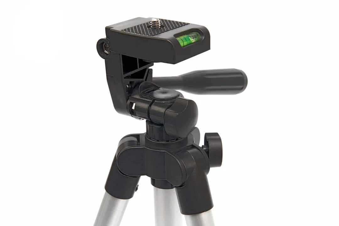 KERESZVONALAS LÉZERES VÍZMÉRTÉK ÁLLVÁNNYAL ±3 MM/10 M PRECIZITÁS 30 M SUGÁR IP54 IDEÁLIS A PONTOS BEÁLLÍTÁSHOZ HBM