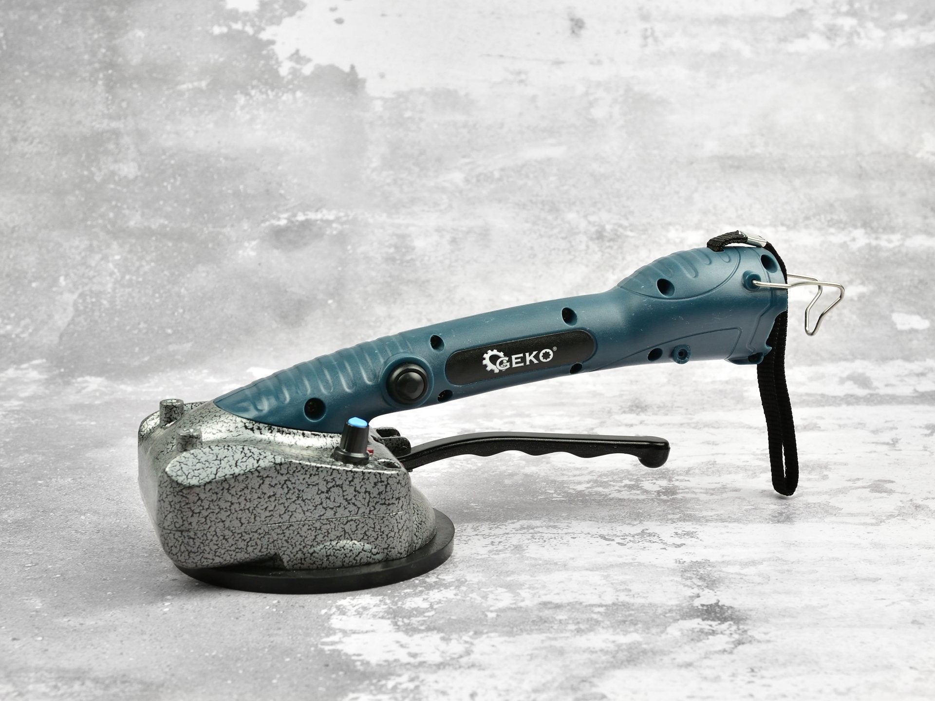 ELEKTROMOS VÁKUMOS LAPEMELŐ AKKUMULÁTORRAL 1500mAh 12V