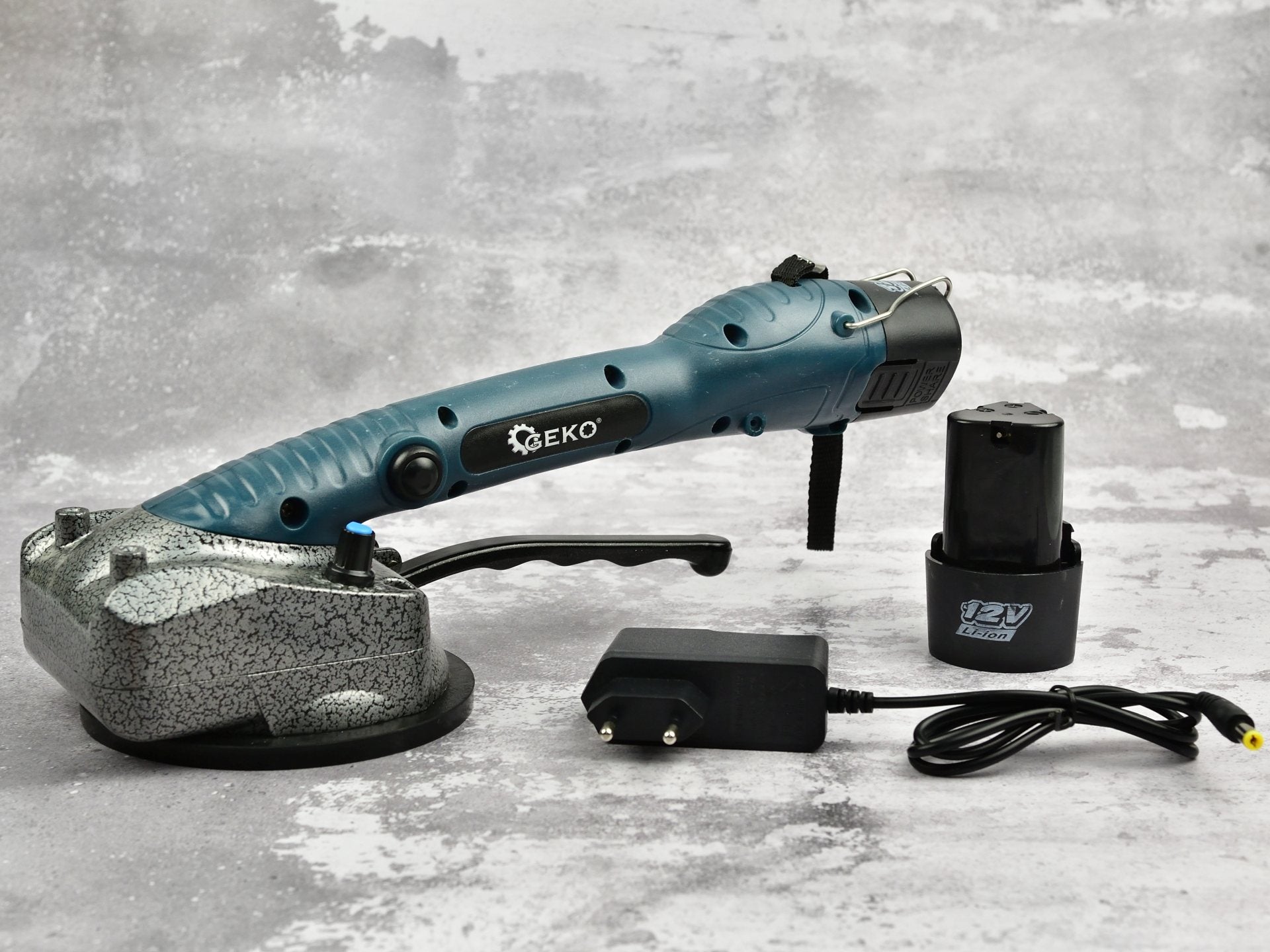 ELEKTROMOS VÁKUMOS LAPEMELŐ AKKUMULÁTORRAL 1500mAh 12V