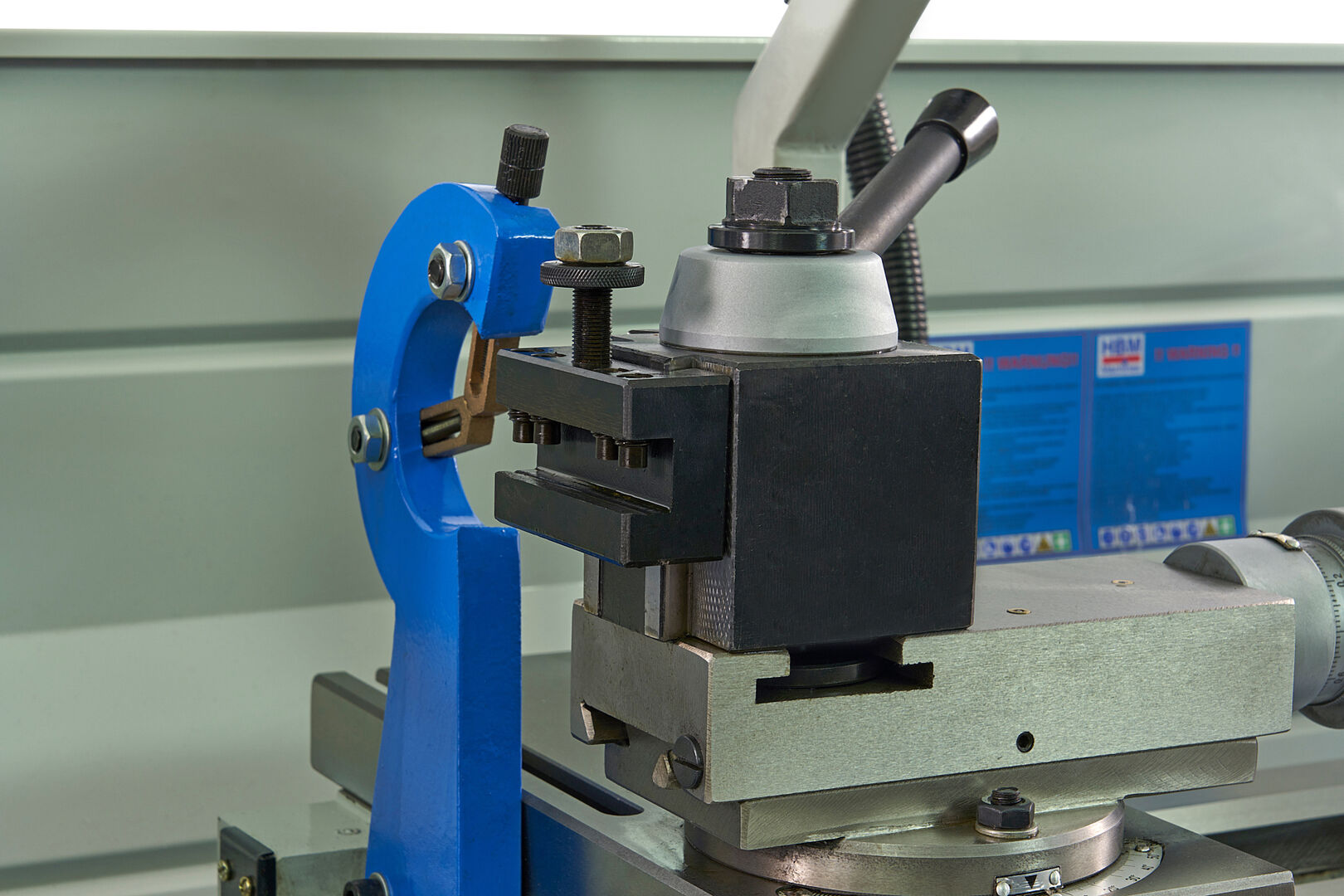 PROFESSZIONÁLIS FÉMESZTERGAPAD 320 X 900 HBM