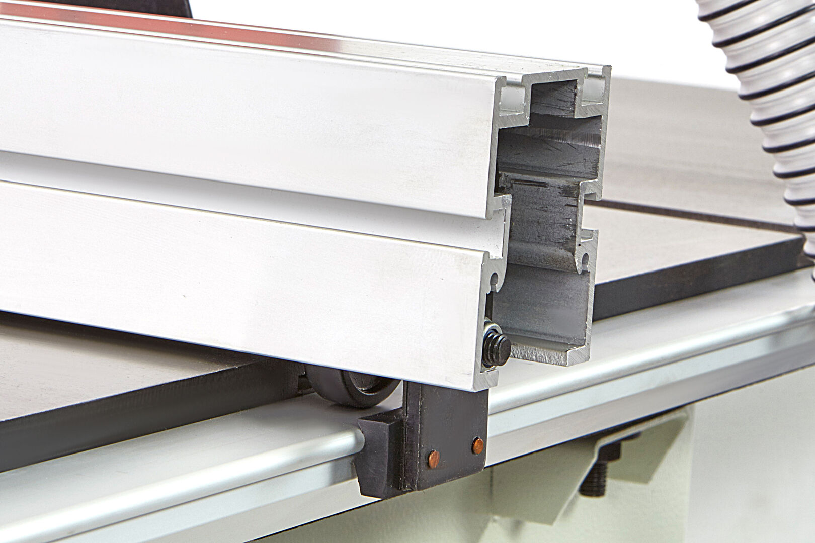 ÁLLÍTHATÓ KÖRFŰRÉSZ ASZTALLAL HBM 600 230V