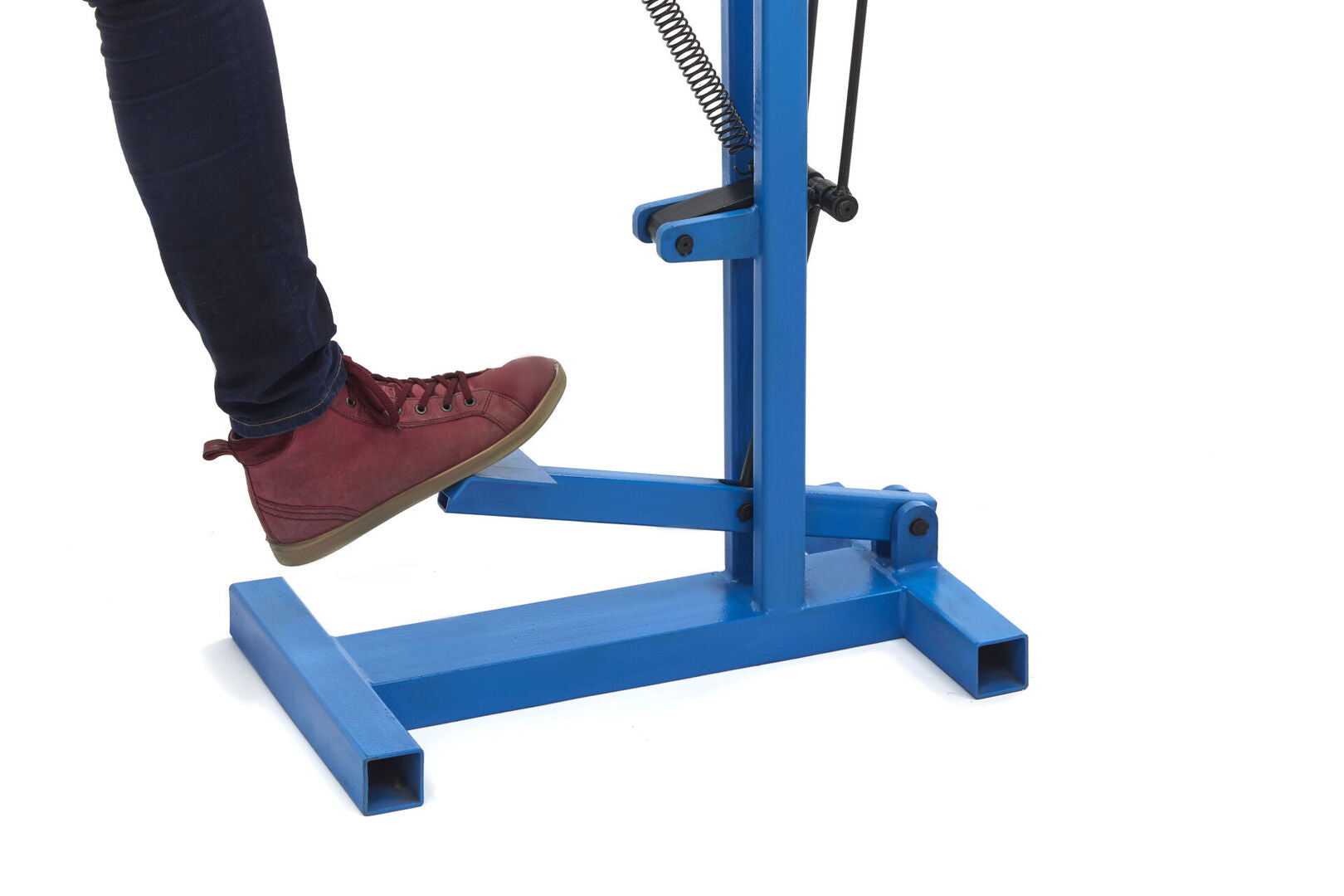 LEMEZNYÚJTÓ ÉS TÖMÖRÍTŐ GÉP ÁLLVÁNNYAL HBM