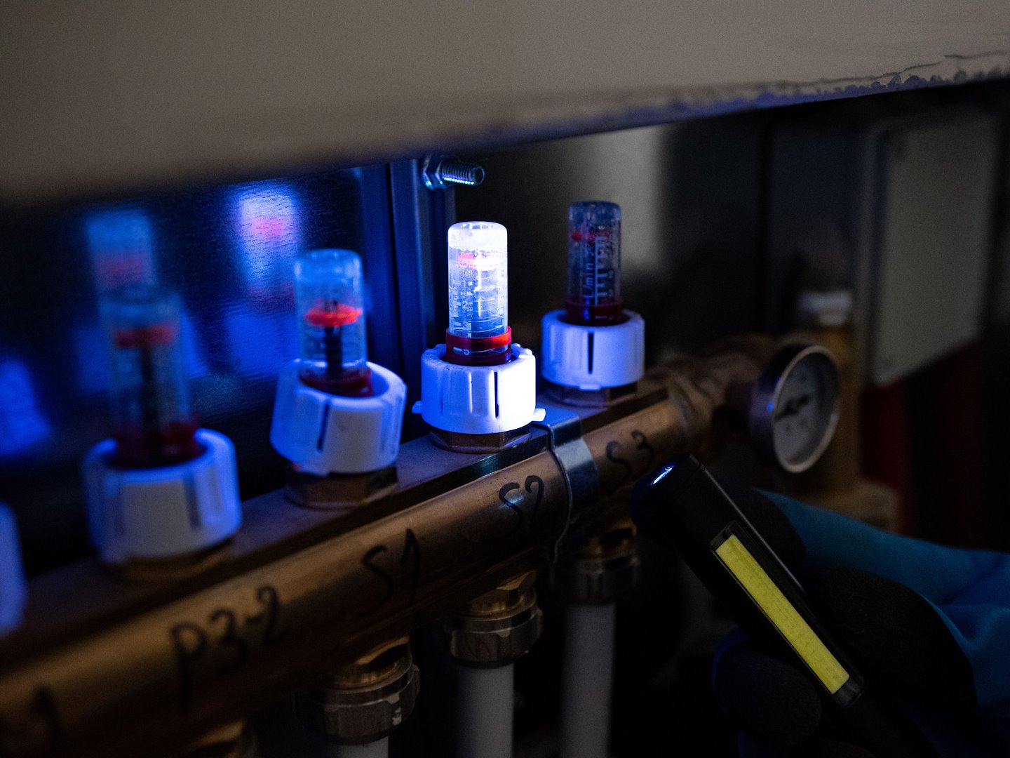 Újratölthető cob LED lámpa lézerrel, uv-fénnyel és mágnessel, 5 w, 800 mah, 400 lumen
