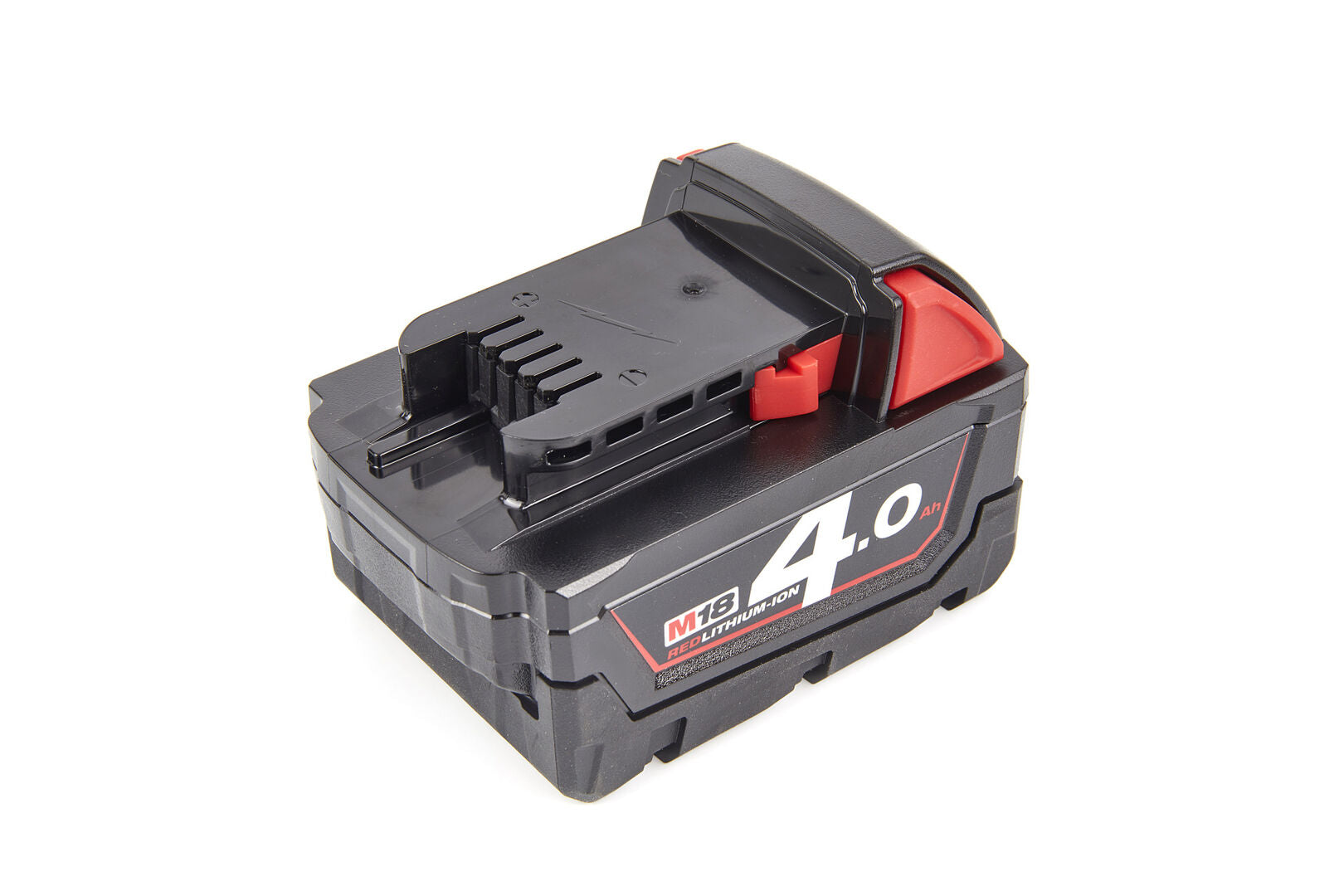 FÚRÓ - CSAVAROZÓ 2 AKKUMULÁTORRAL 82NM 18V 4.0AH MILWAUKEE