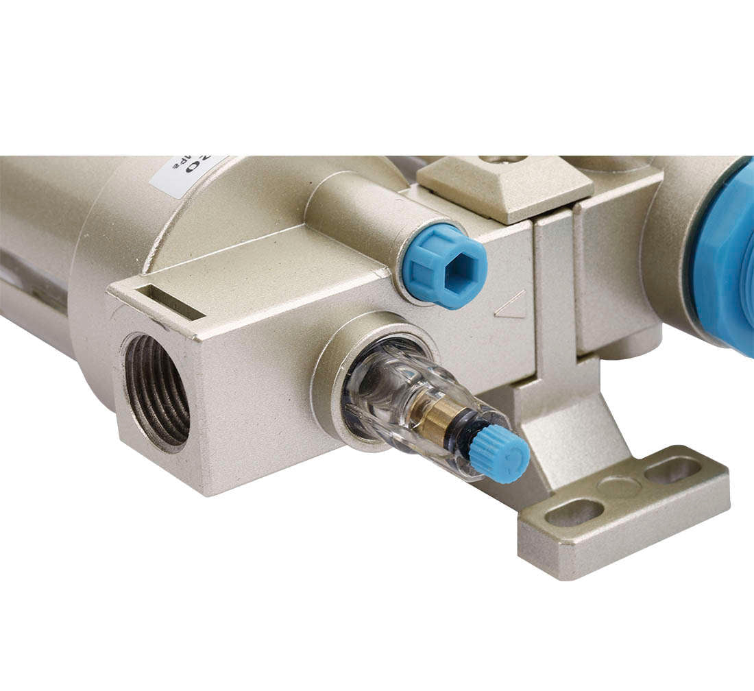 VÍZLEVÁLASZTÓ OLAJOZÓ NYOMÁSSZABÁLYOZÓVAL 1/2" P-620