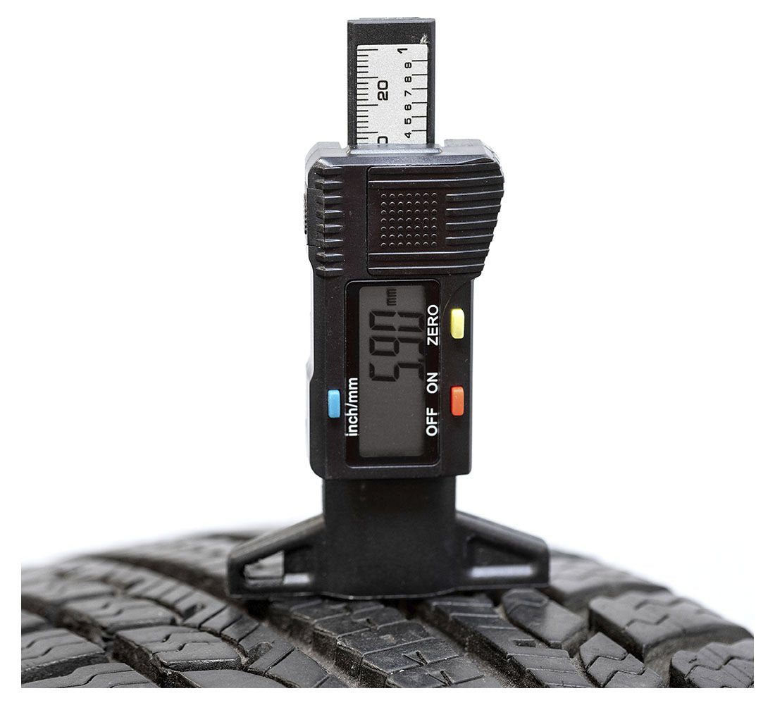 GUMIABRONCS MÉLYSÉGMÉRŐ - DIGITÁLIS