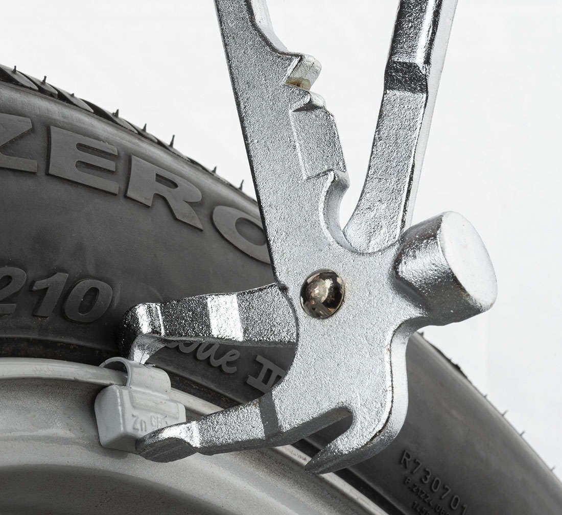 ELLENSÚLY ELTÁVOLÍTÓ FOGÓ