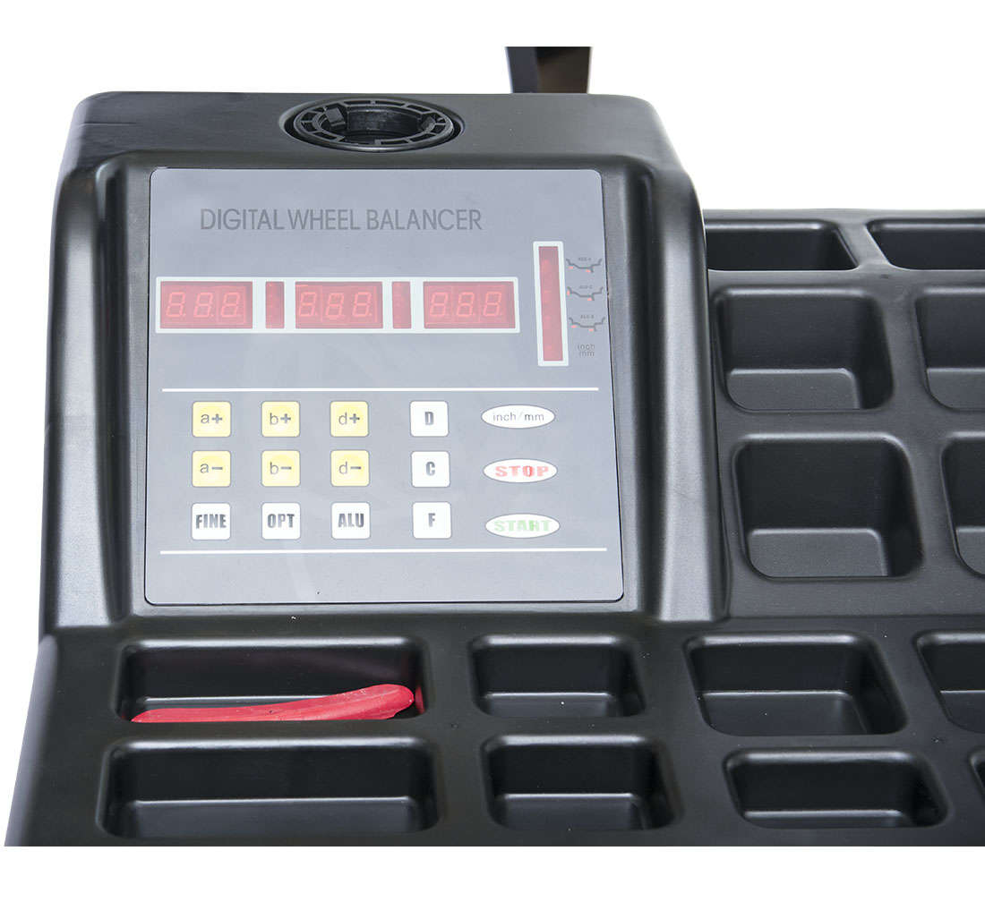 AUTOMATA CENTÍROZÓ - KERÉK KIEGYENSÚLYOZÓ GÉP 24"