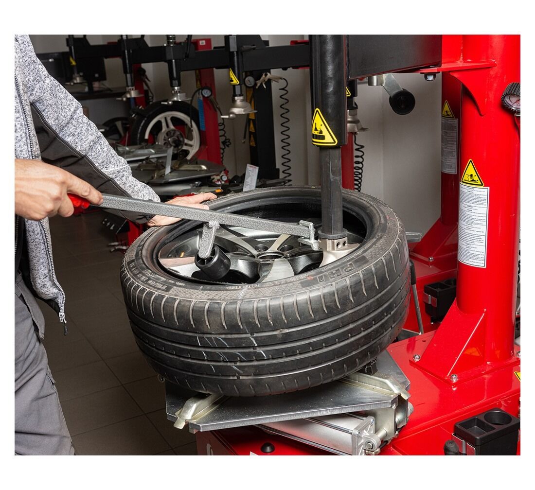 GUMIABRONCS SZERELŐ KAR NYOMÓGÖRGŐVEL INVENTO