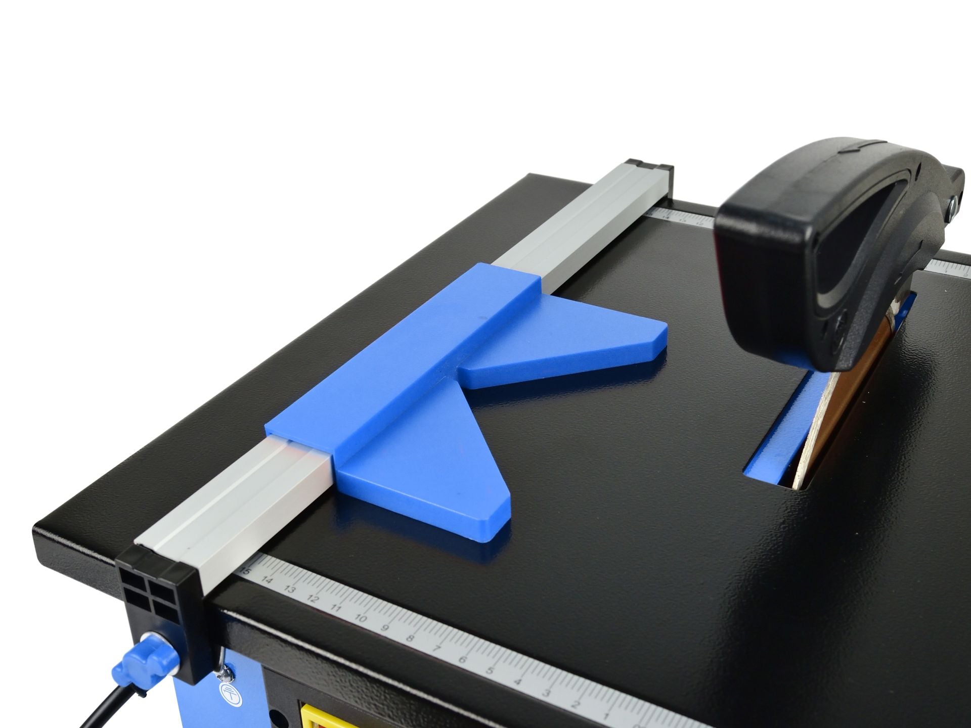 CSEMPEVÁGÓ GÉP 600 W