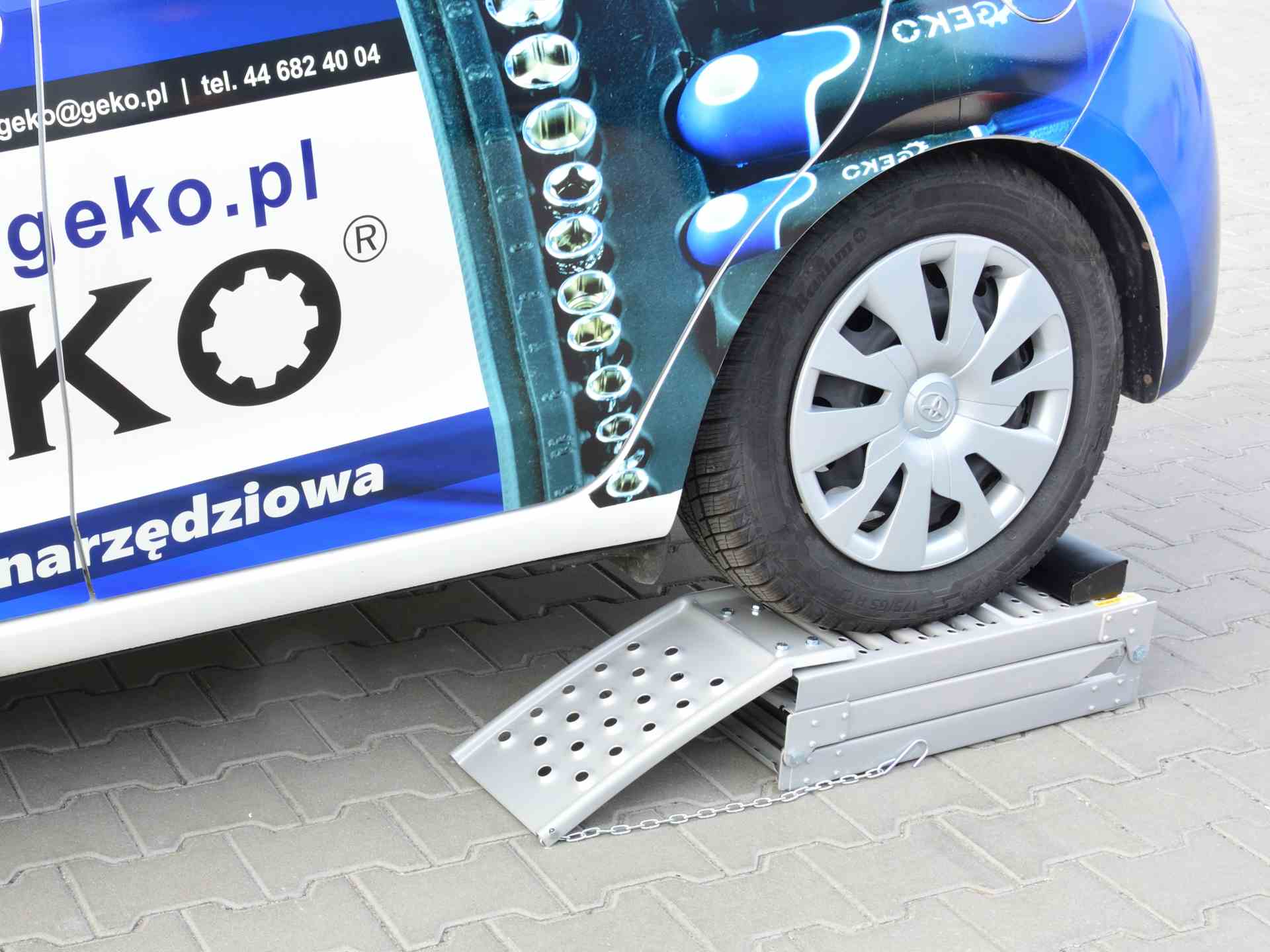 ÖSSZECSUKHATÓ RÁMPA 2200 KG