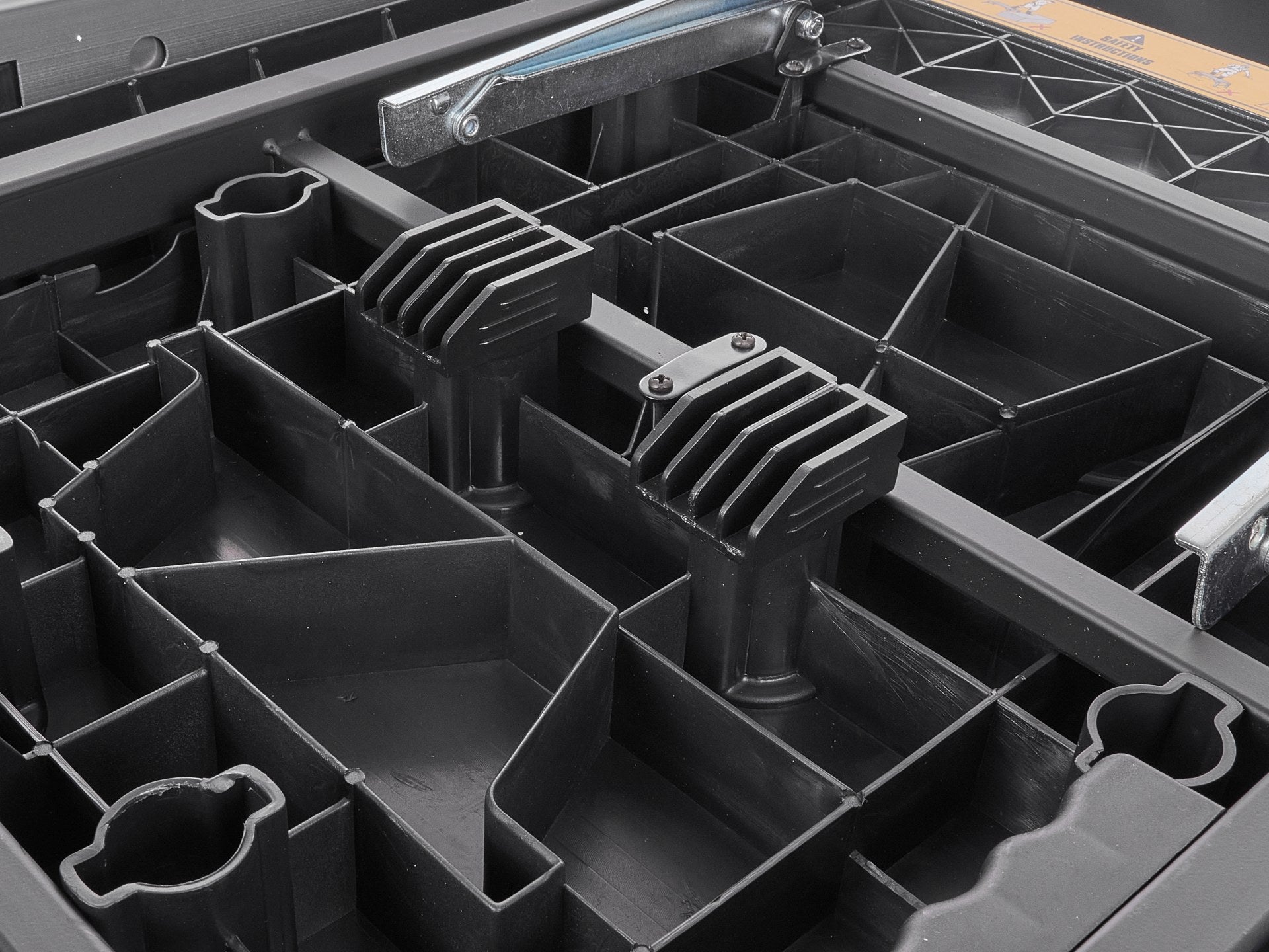 7 AZ 1-BEN UNIVERZÁLIS ÖSSZECSUKHATÓ MULTIFUNKCIONÁLIS MUNKAPAD GEKO