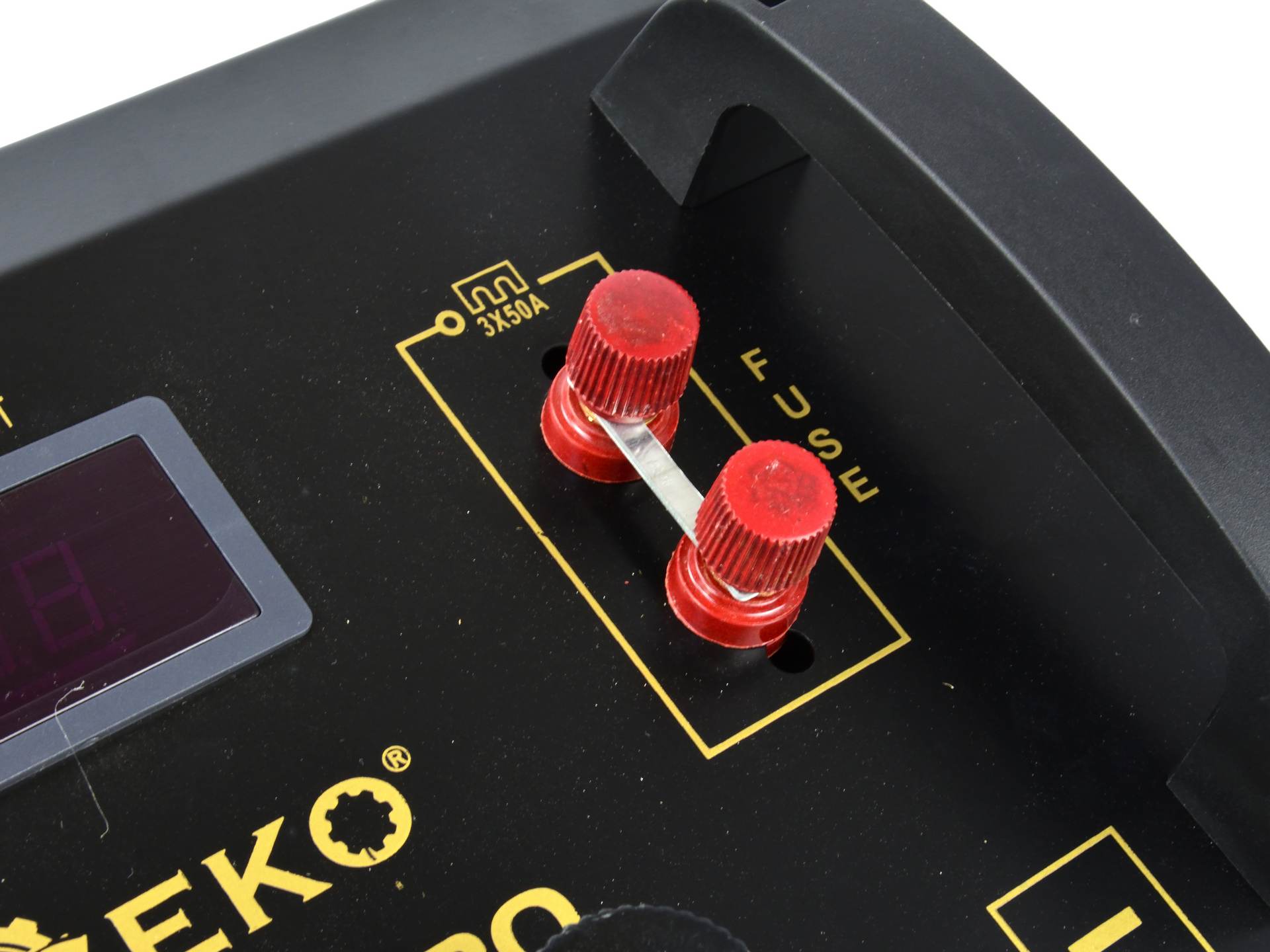 AUTÓ AKKUMULÁTOR INDÍTÓ - TÖLTŐ EGYENIRÁNYÍTÓVAL