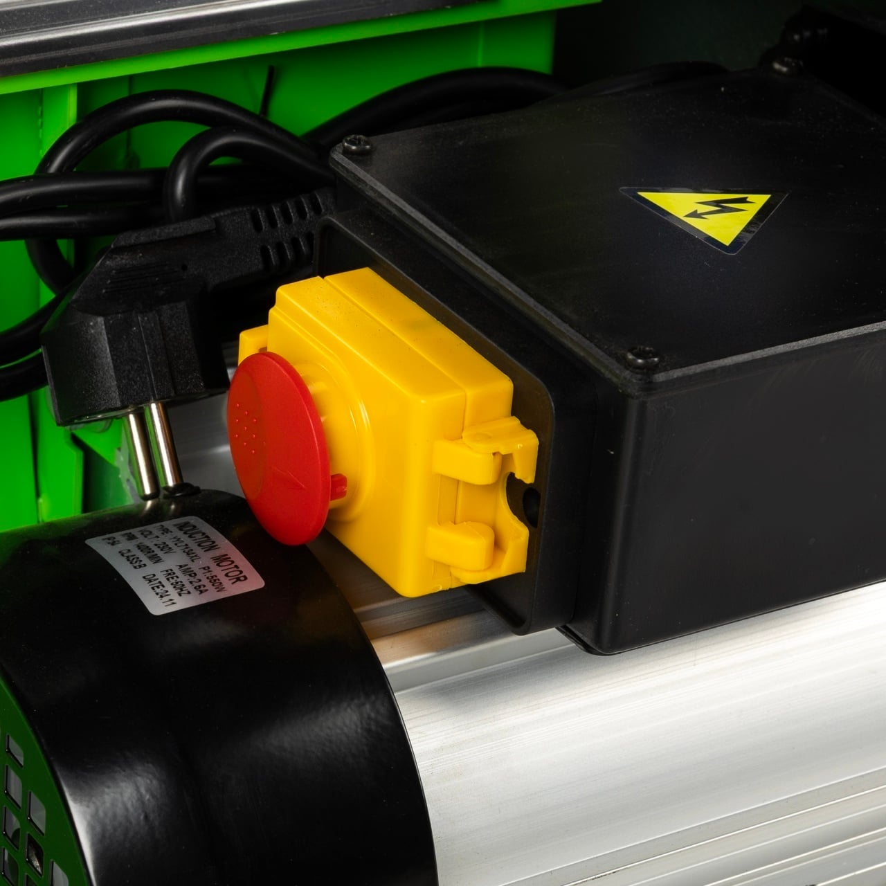 Elektromos szőlőzúzó 0,55 kw, 30 l-es tartállyal, Max. 1000 kg/h kapacitással, bogyózóval