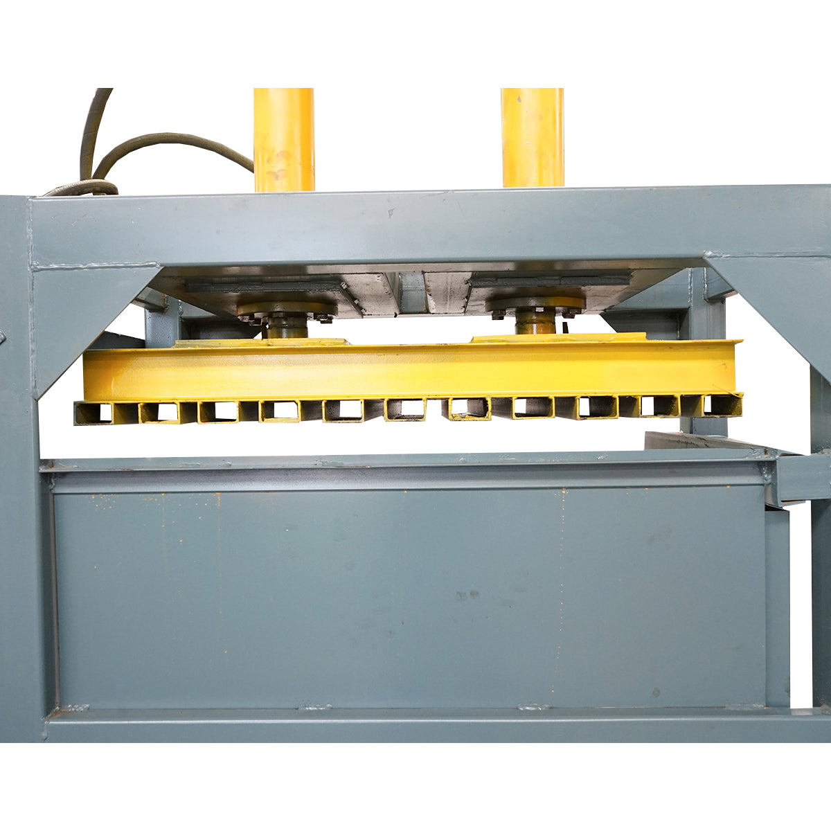 Kartondaráló présgép, 11 kW, 130–150 kg kapacitás, 900 mm dugattyúhossz