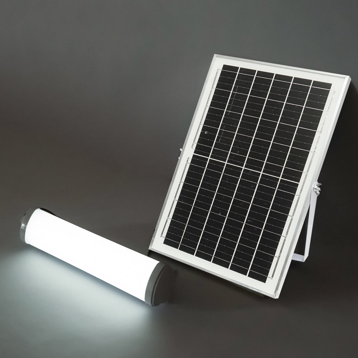 LED lámpa 150W, 6500K polikristályos napelemmel, távirányítóval és 3600mAh akkumulátorral IP20 Breckner Germany