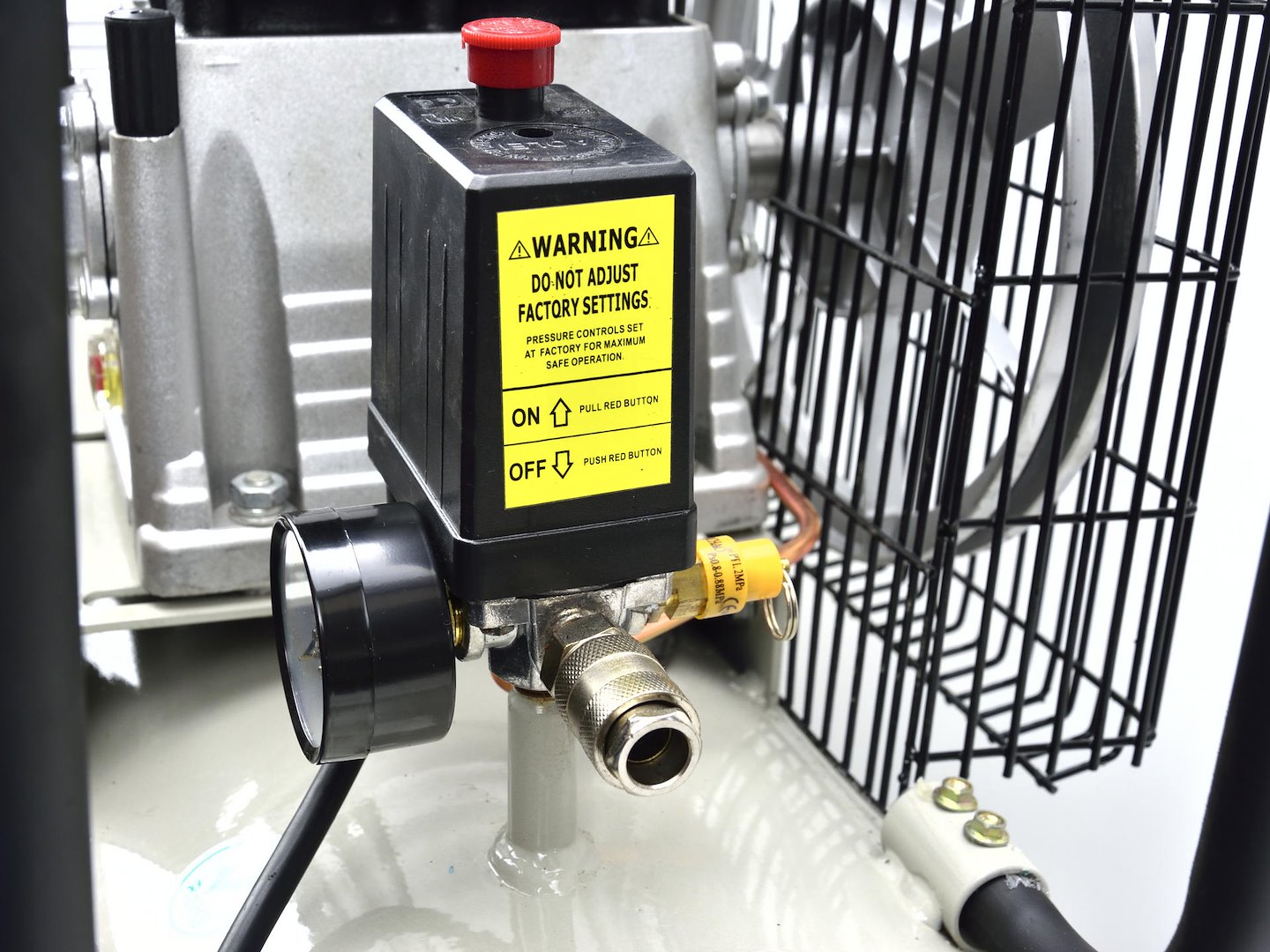 LÉGKOMPRESSZOR 100L 390L/PERC 220V GEKO