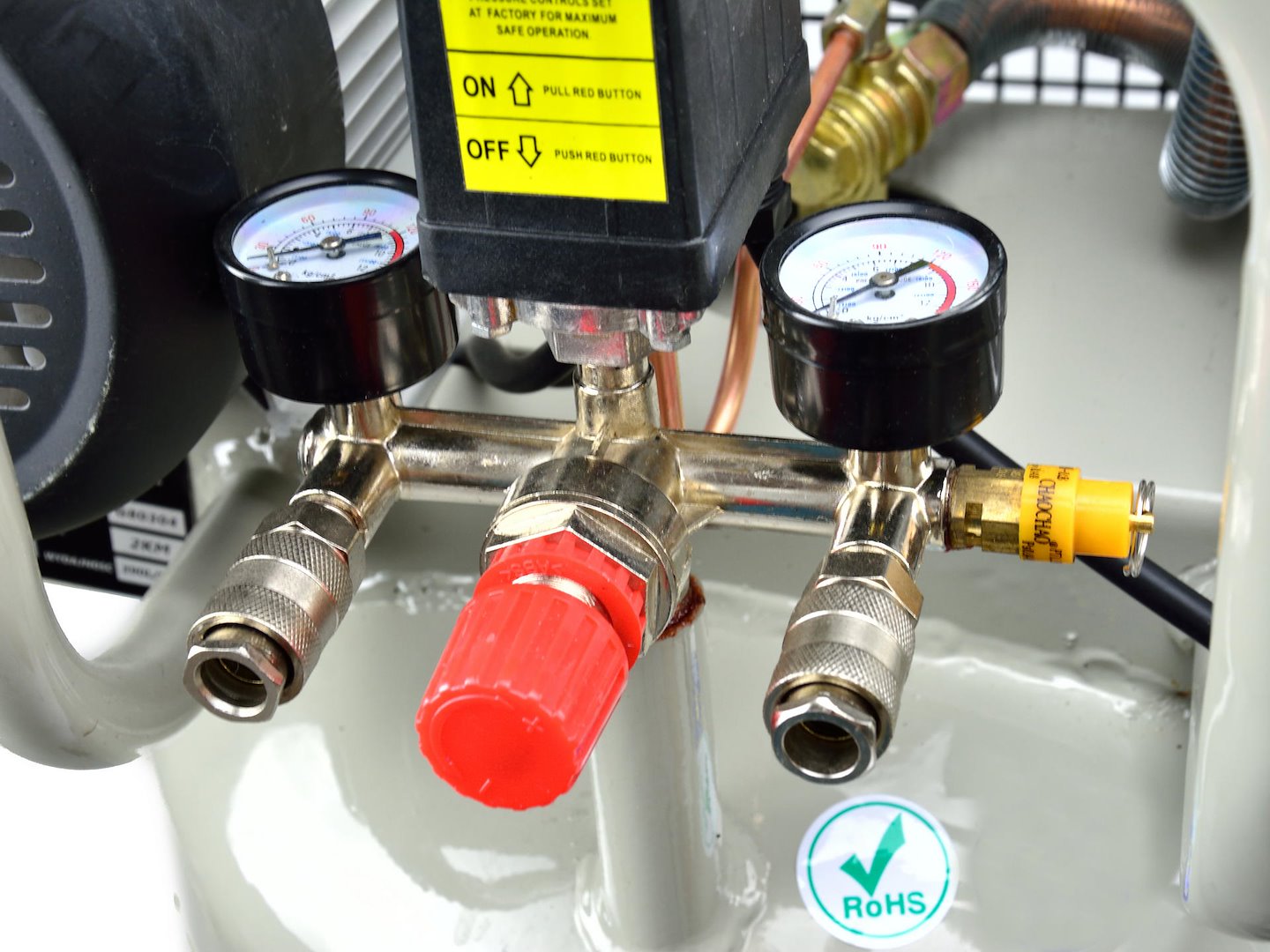 FÜGGŐLEGES KOMPRESSZOR 100L 390L/PERC 220V GEKO