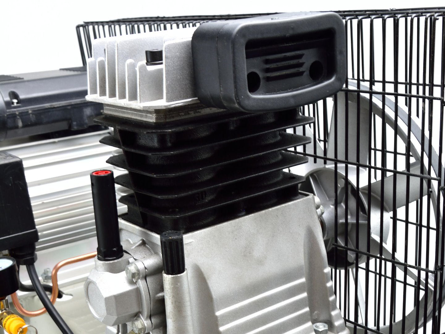 FÜGGŐLEGES KOMPRESSZOR 100L 390L/PERC 220V GEKO