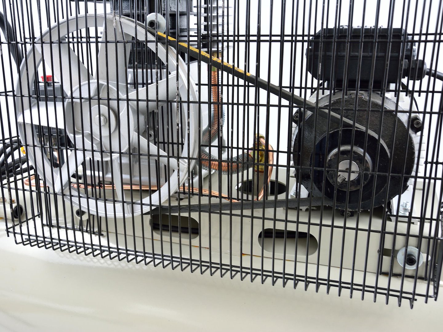 LÉGKOMPRESSZOR 100L 420L/PERC 220V GEKO