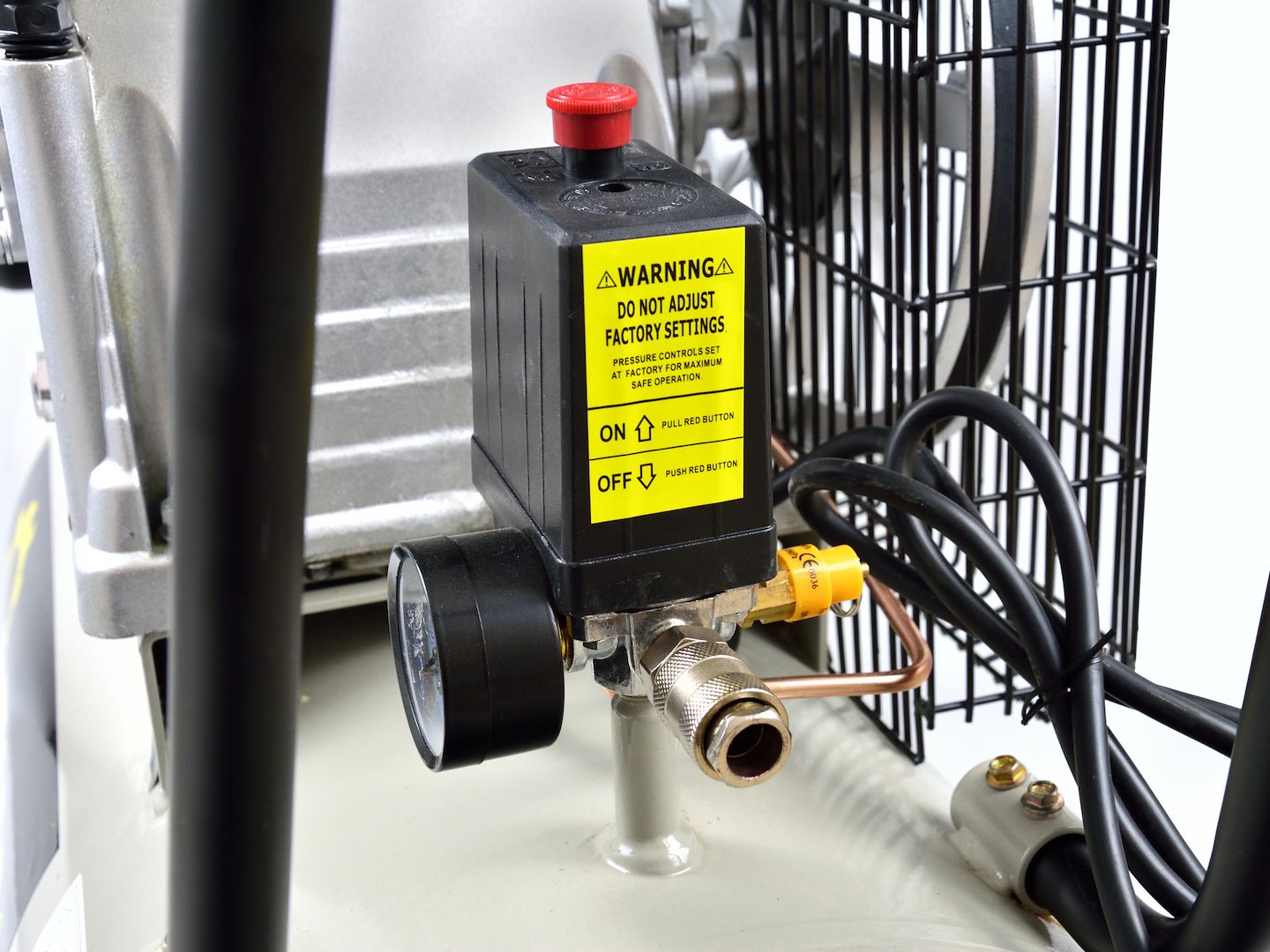 LÉGKOMPRESSZOR 100L 420L/PERC 220V GEKO
