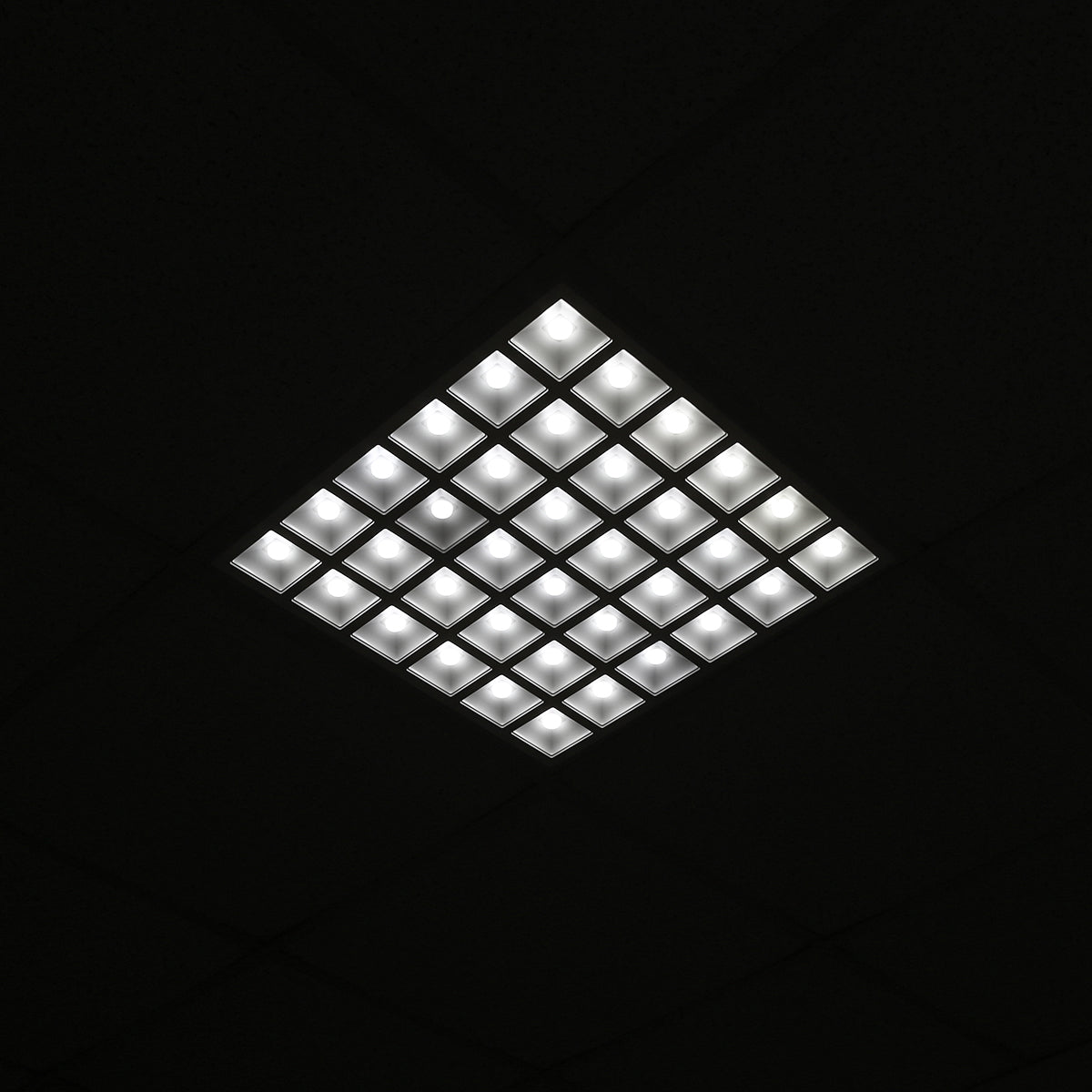 Panel 144 db 2835 LED chippel, alumínium tartóval, 48W, 595x595x20 mm, Breckner Germany