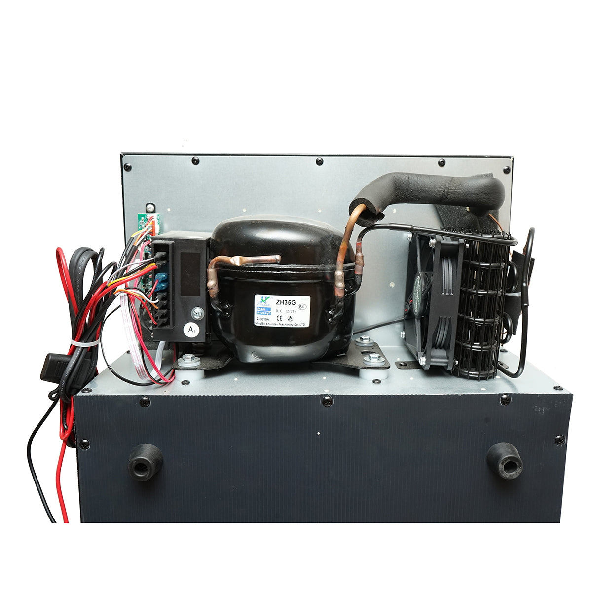 Autós hűtőszekrény kompresszorral, 80W, 92.9L kapacitás, 12–24–220V tápfeszültség, LCD kijelző, 418x504x975 mm, CR90 AUTOSPEED