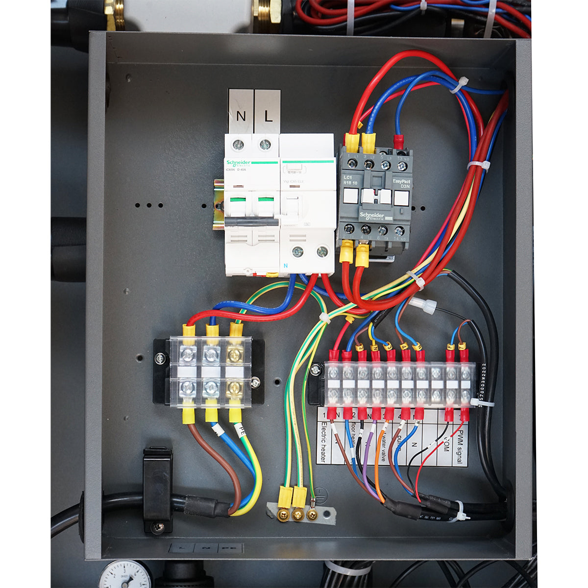 Monoblokkos levegő-víz hőszivattyú, 9.5 kW, 220V, telepítési készlettel, SPRSUN
